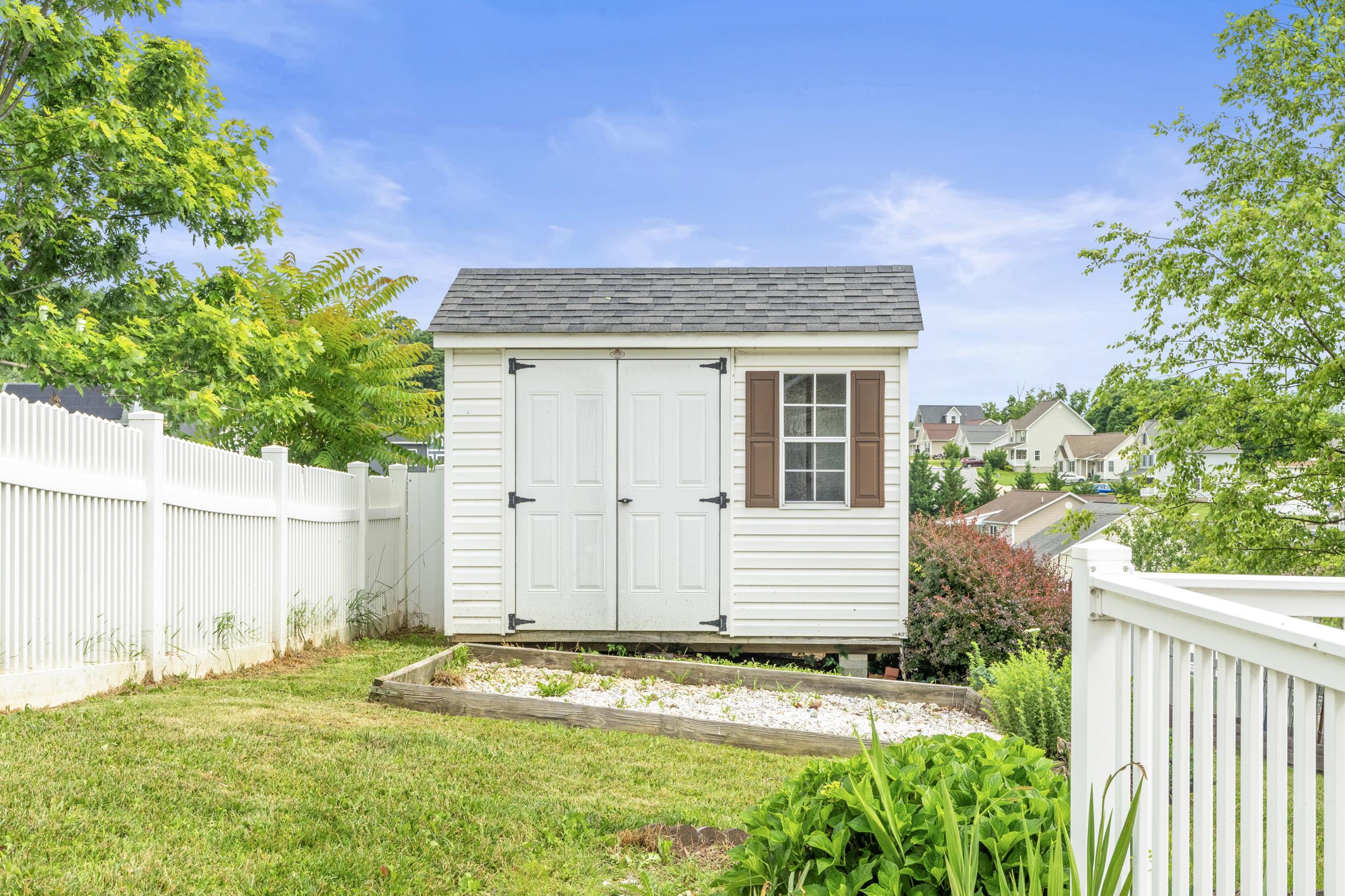 21 UPLAND CT