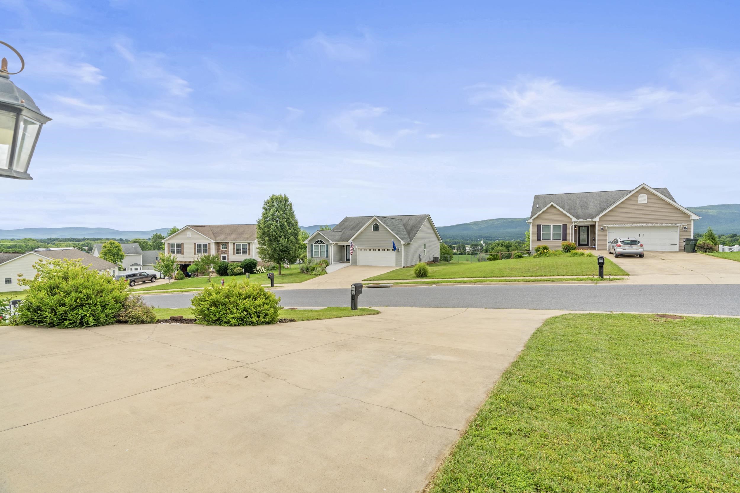 21 UPLAND CT
