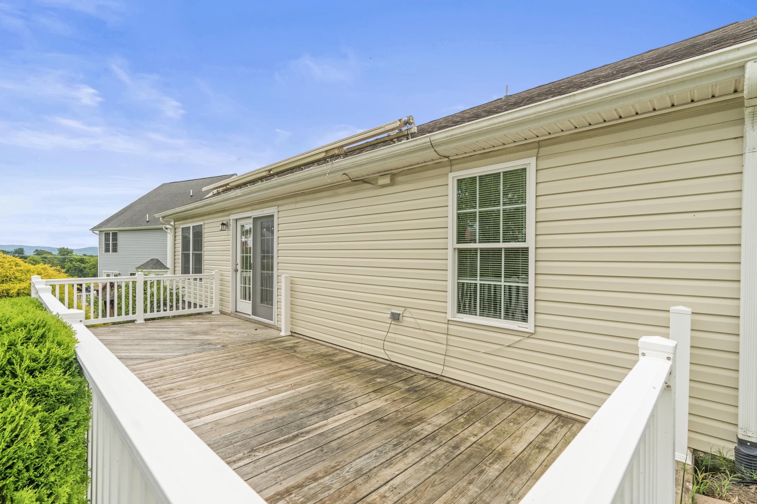 21 UPLAND CT