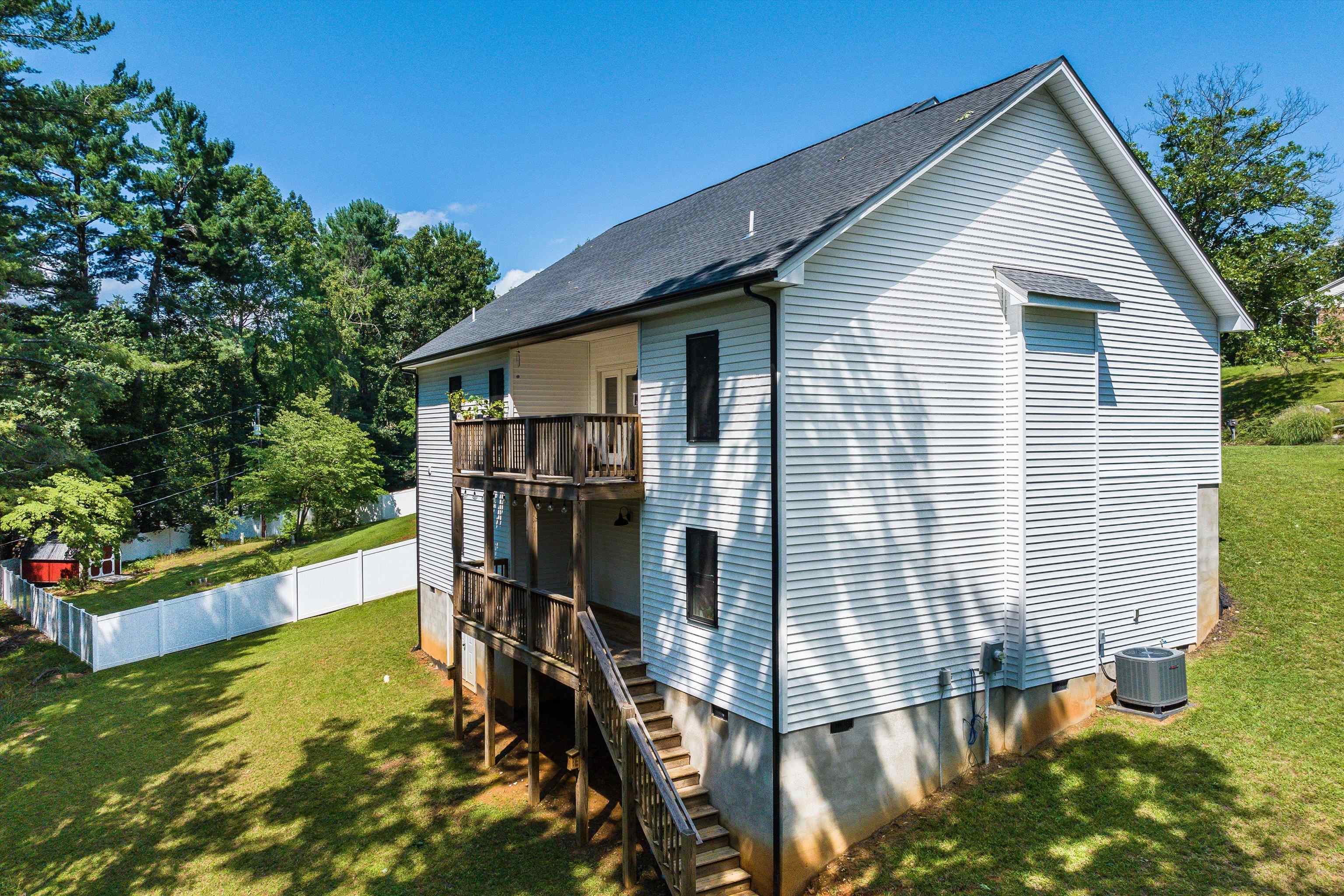 2426 PINEHILL CIR