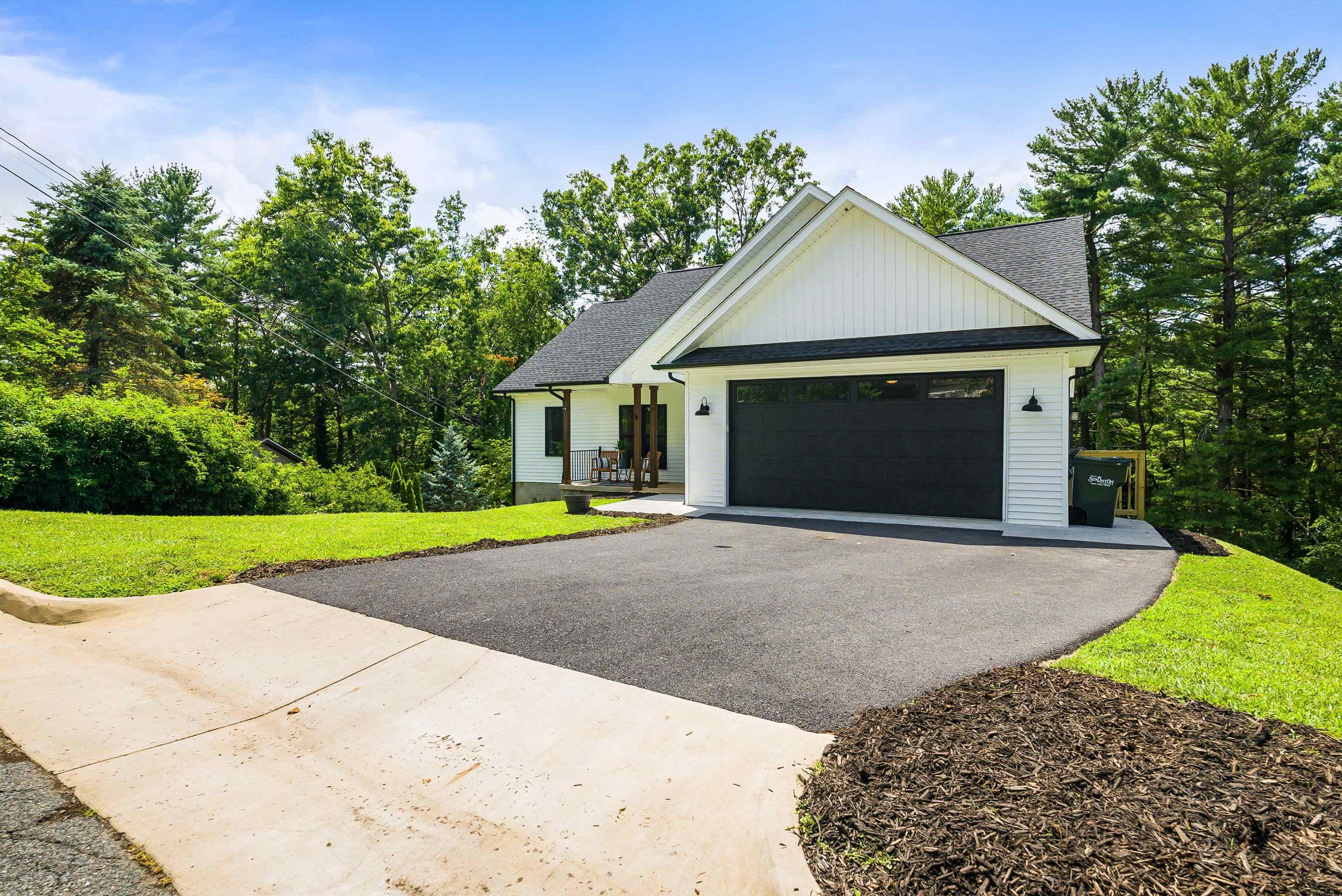 2426 PINEHILL CIR