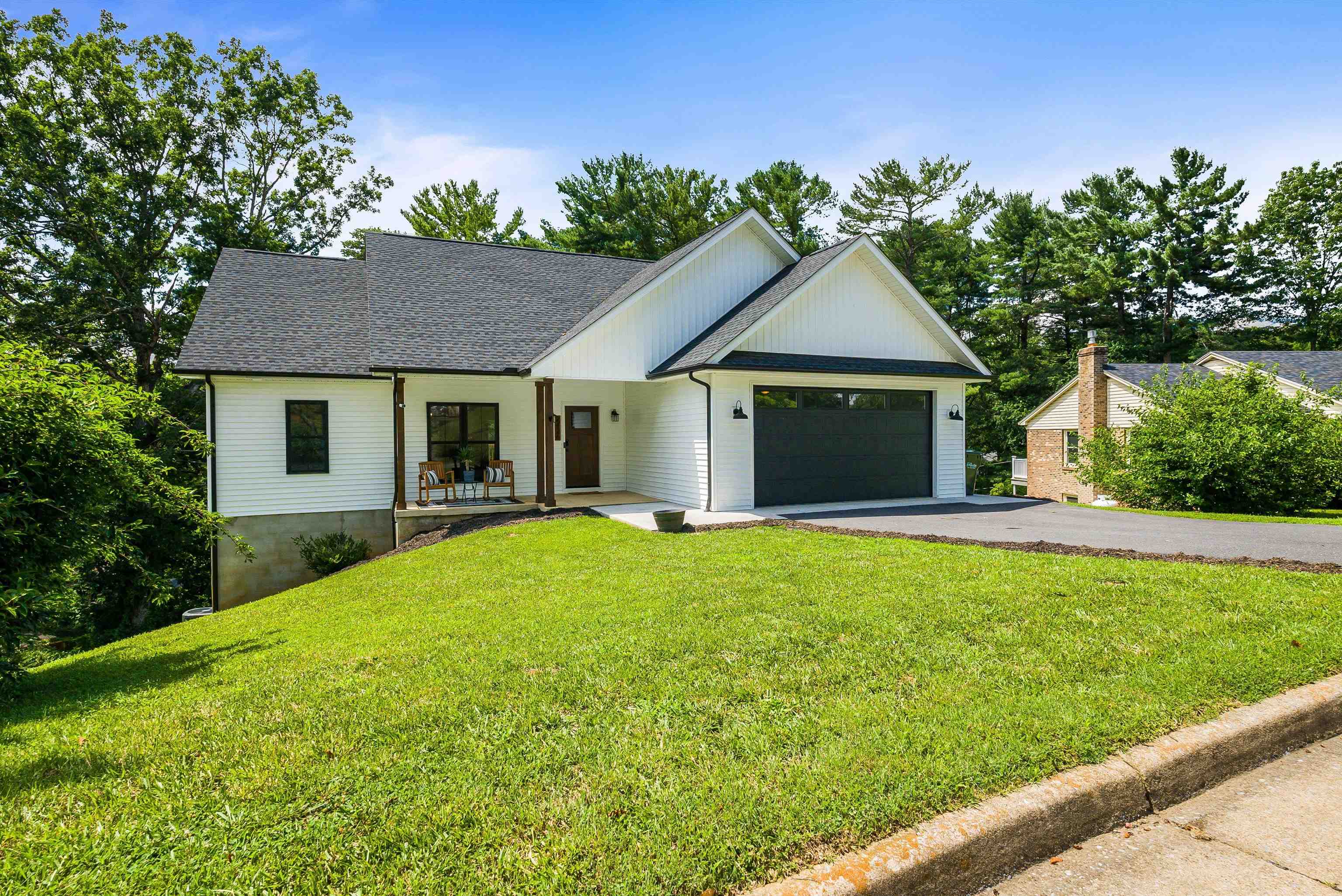 2426 PINEHILL CIR