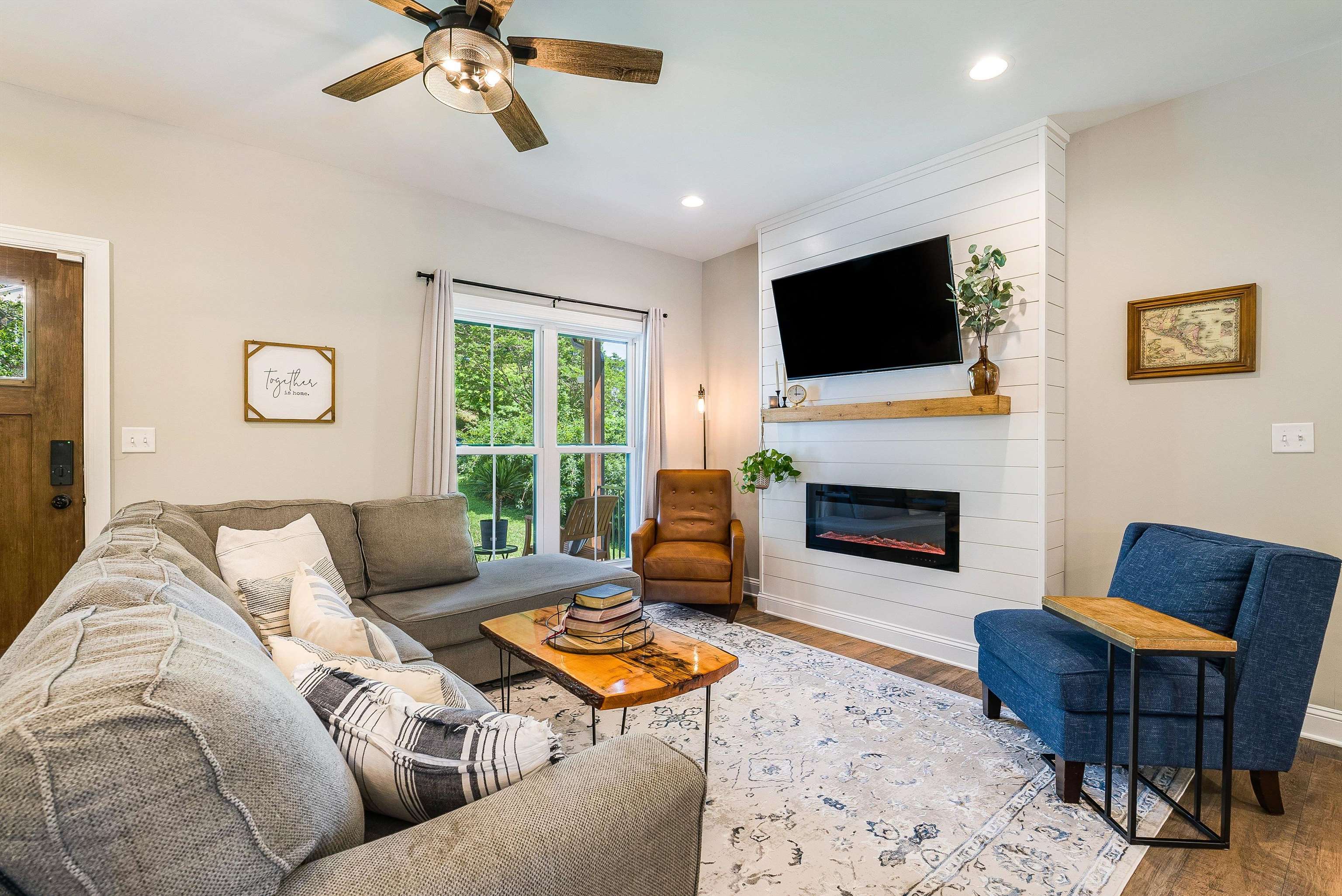 2426 PINEHILL CIR
