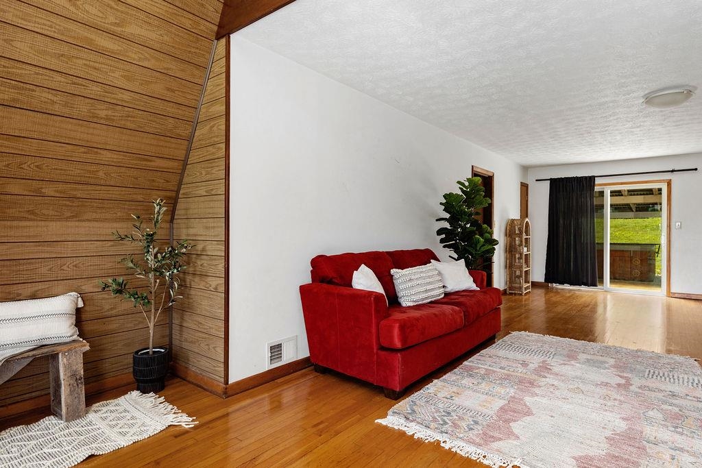 18 BROADHEAD SCHOOL RD