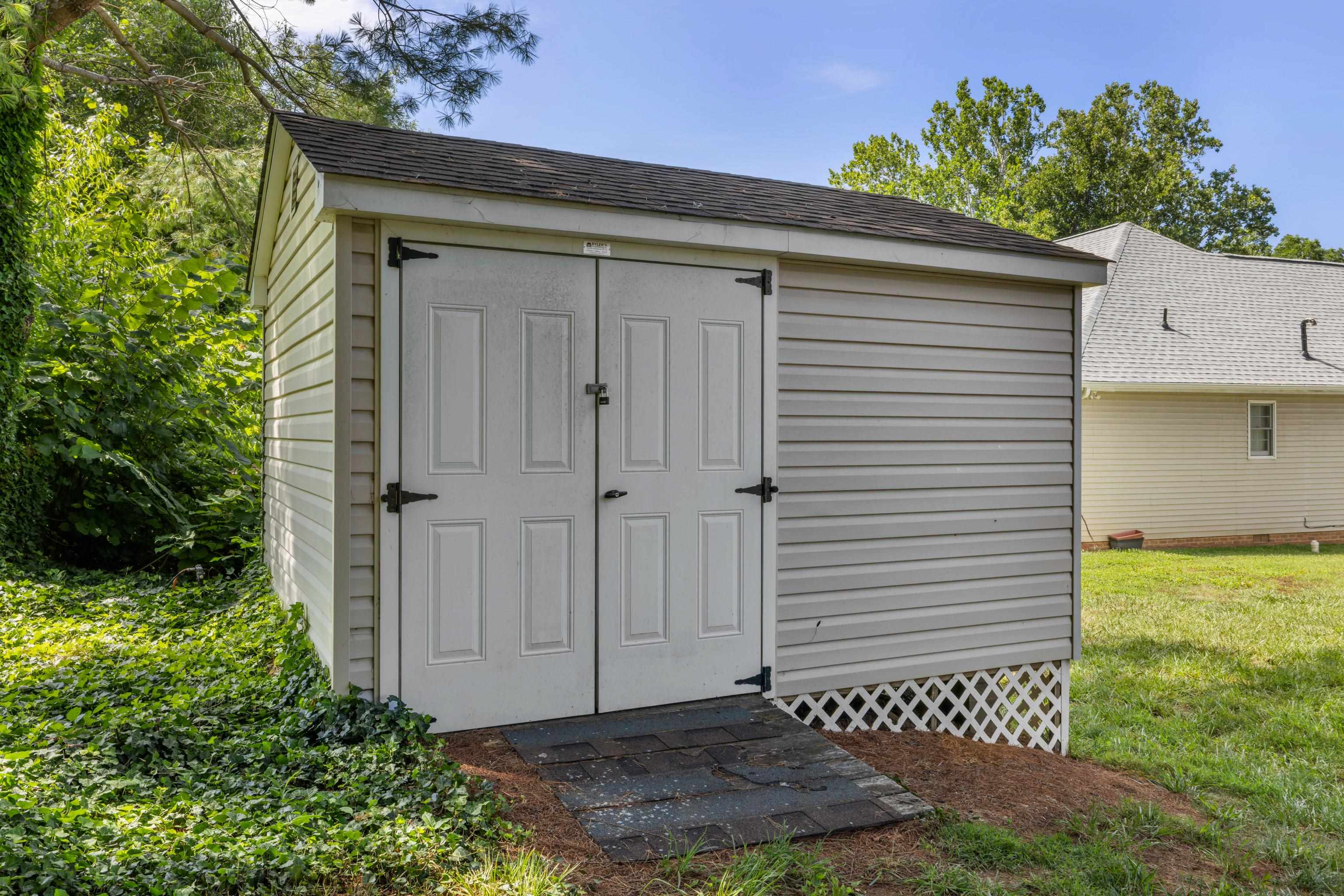 109 BROOK CT