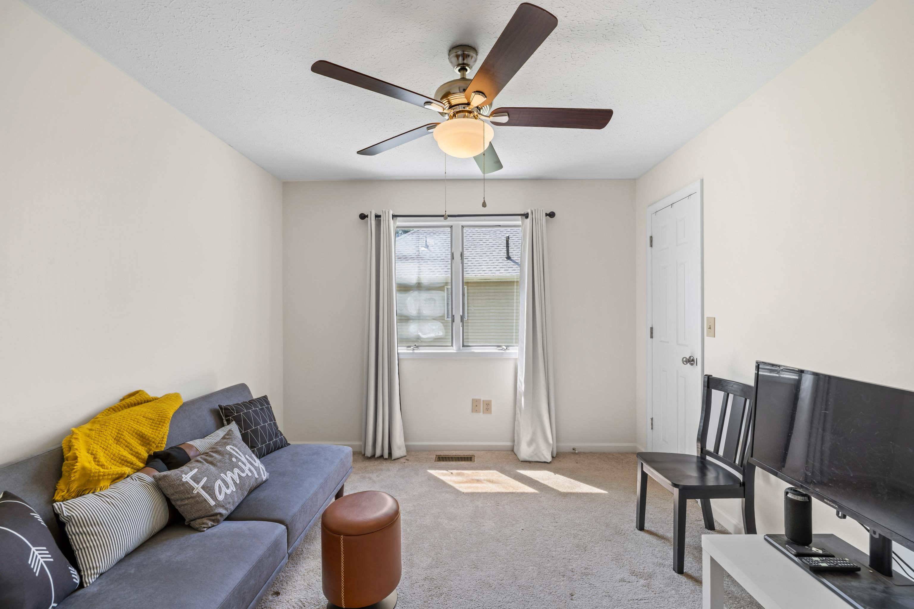 109 BROOK CT