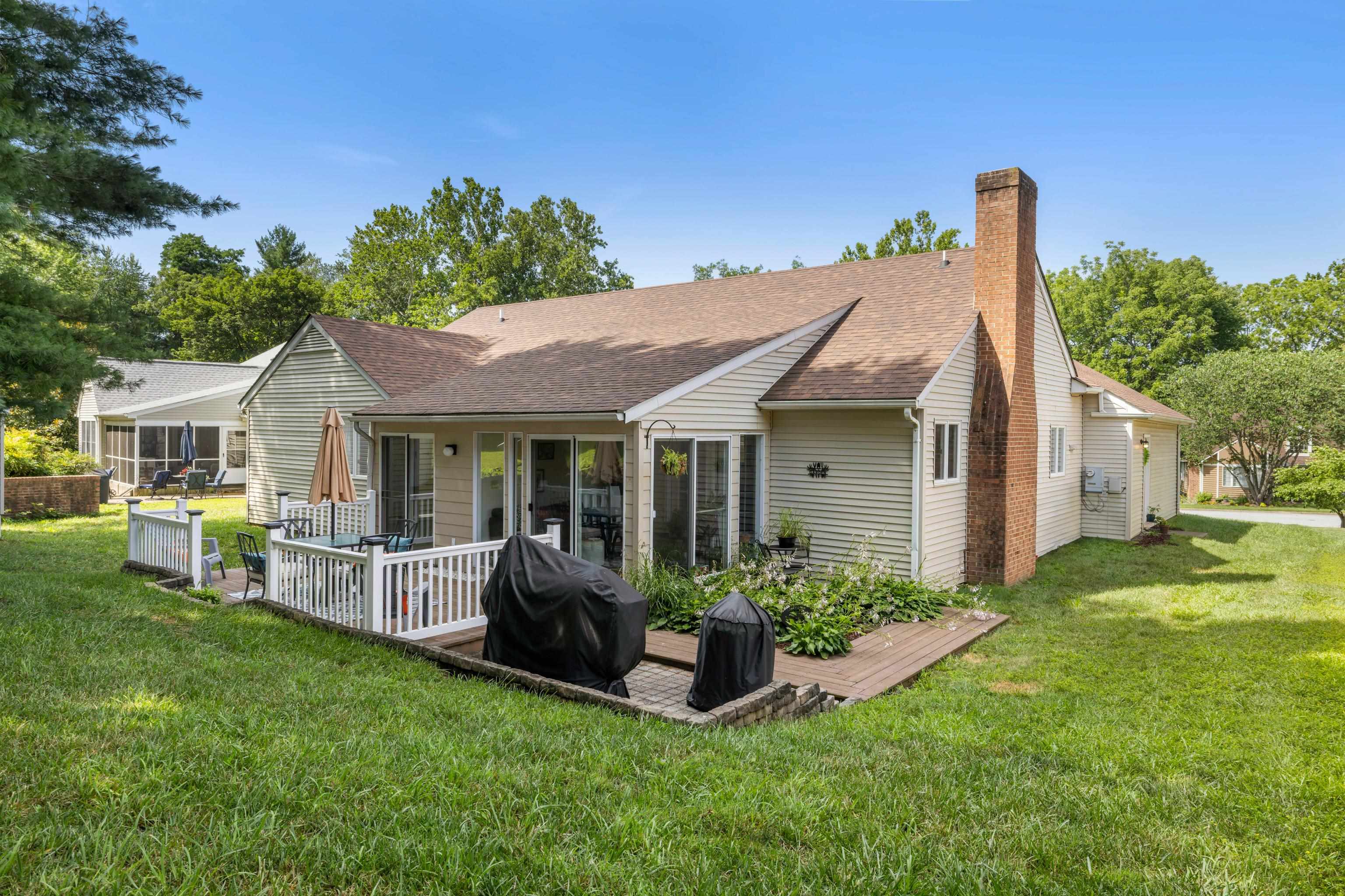 109 BROOK CT