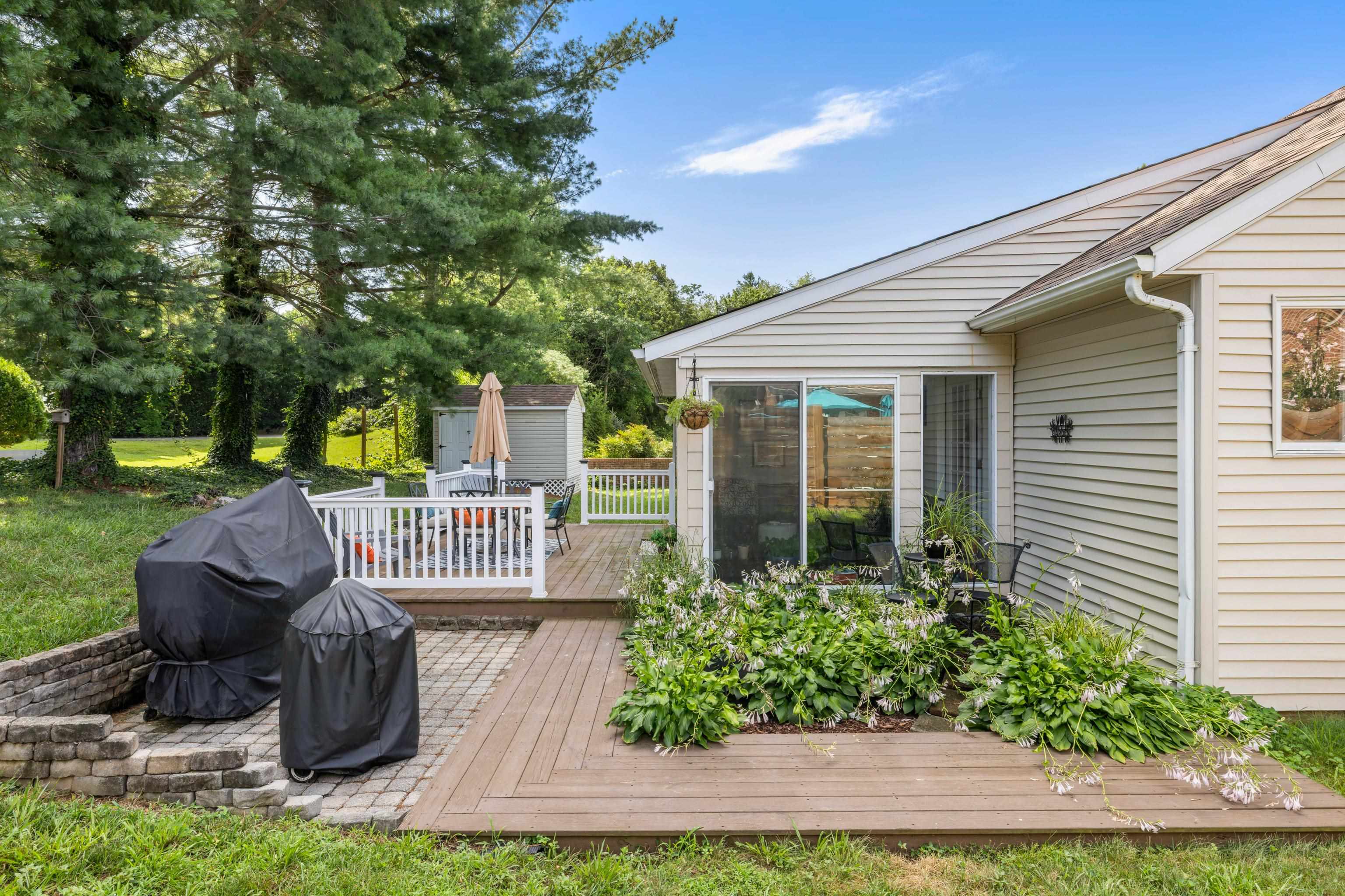 109 BROOK CT