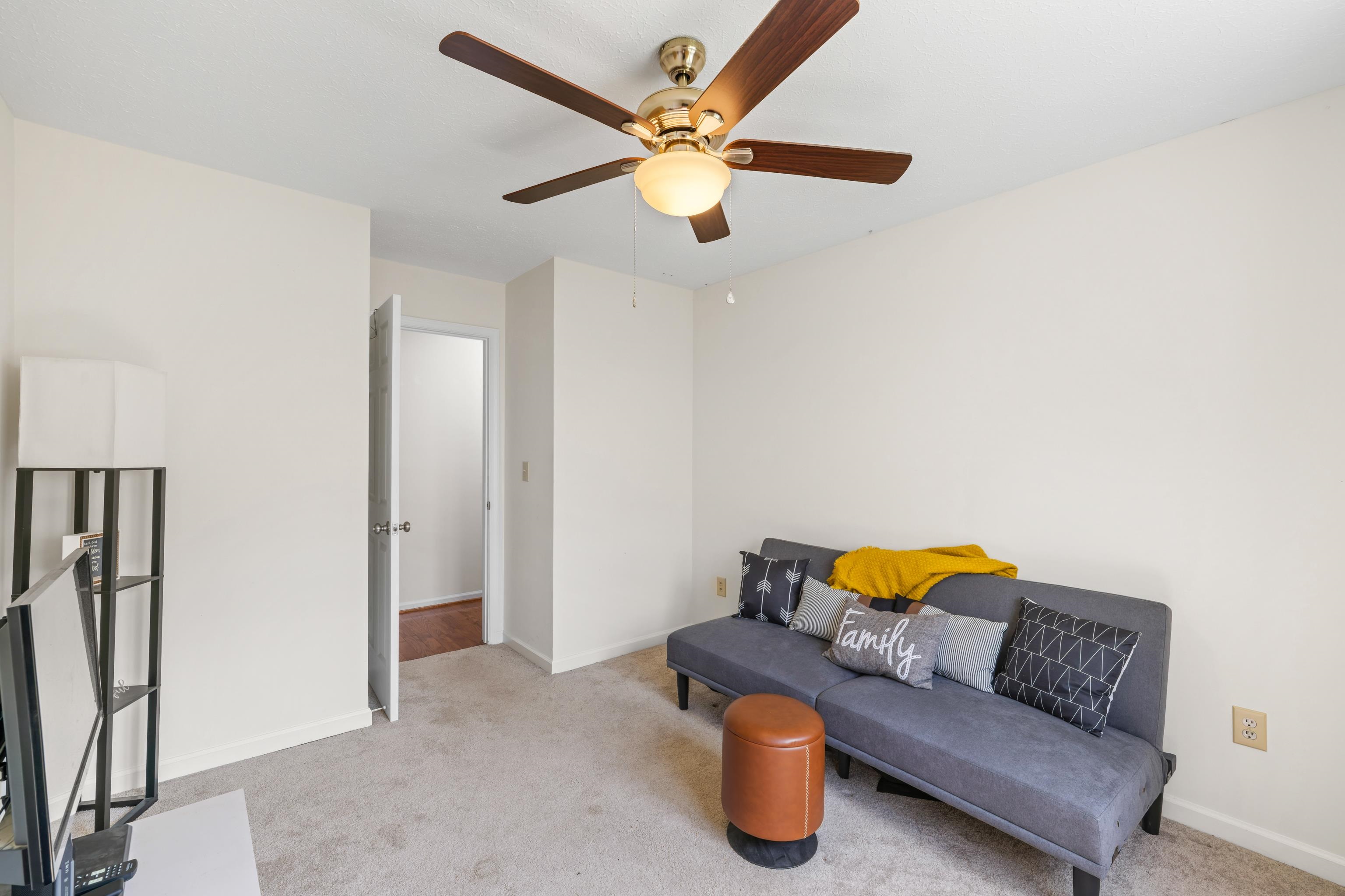 109 BROOK CT
