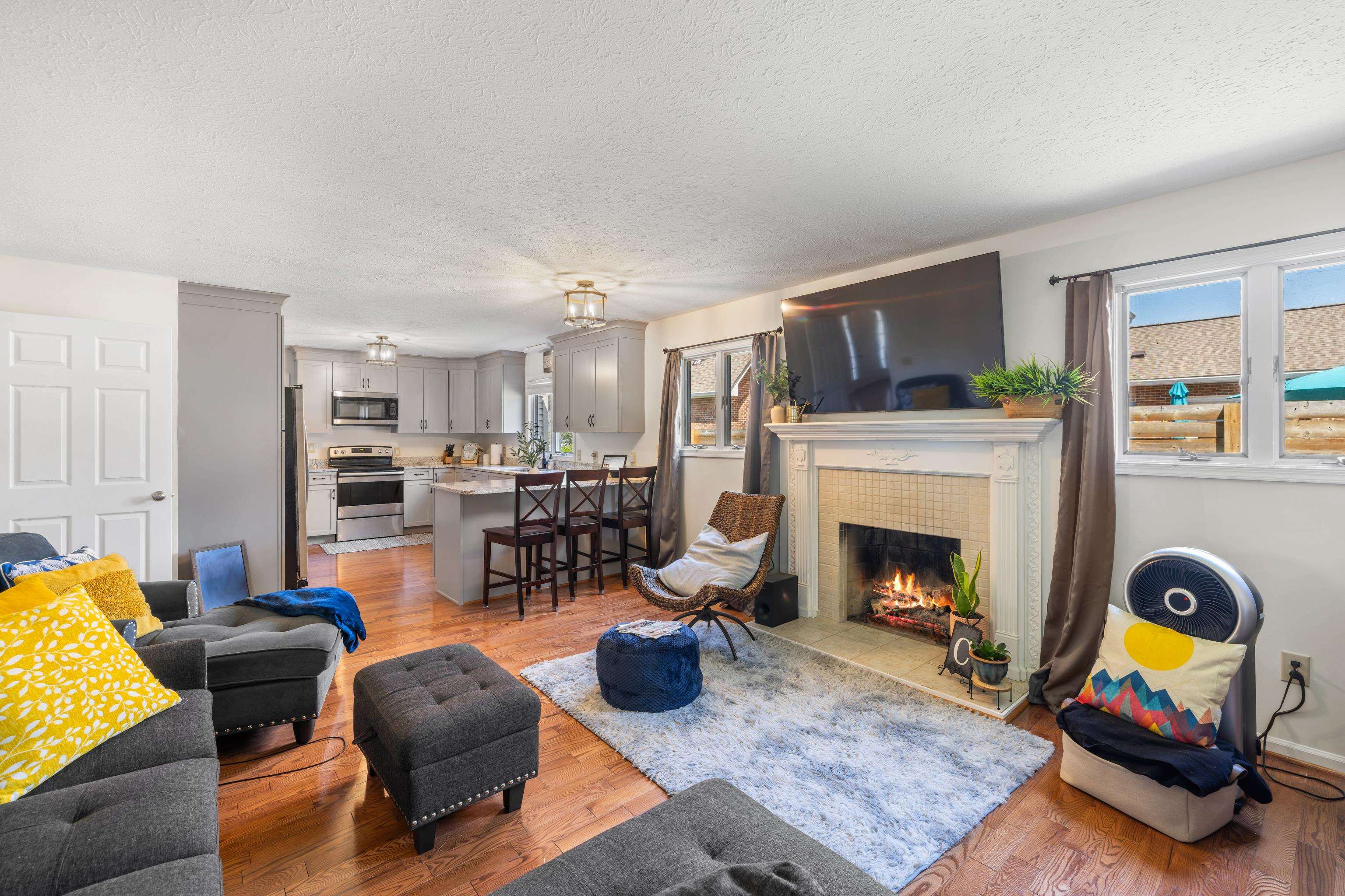 109 BROOK CT