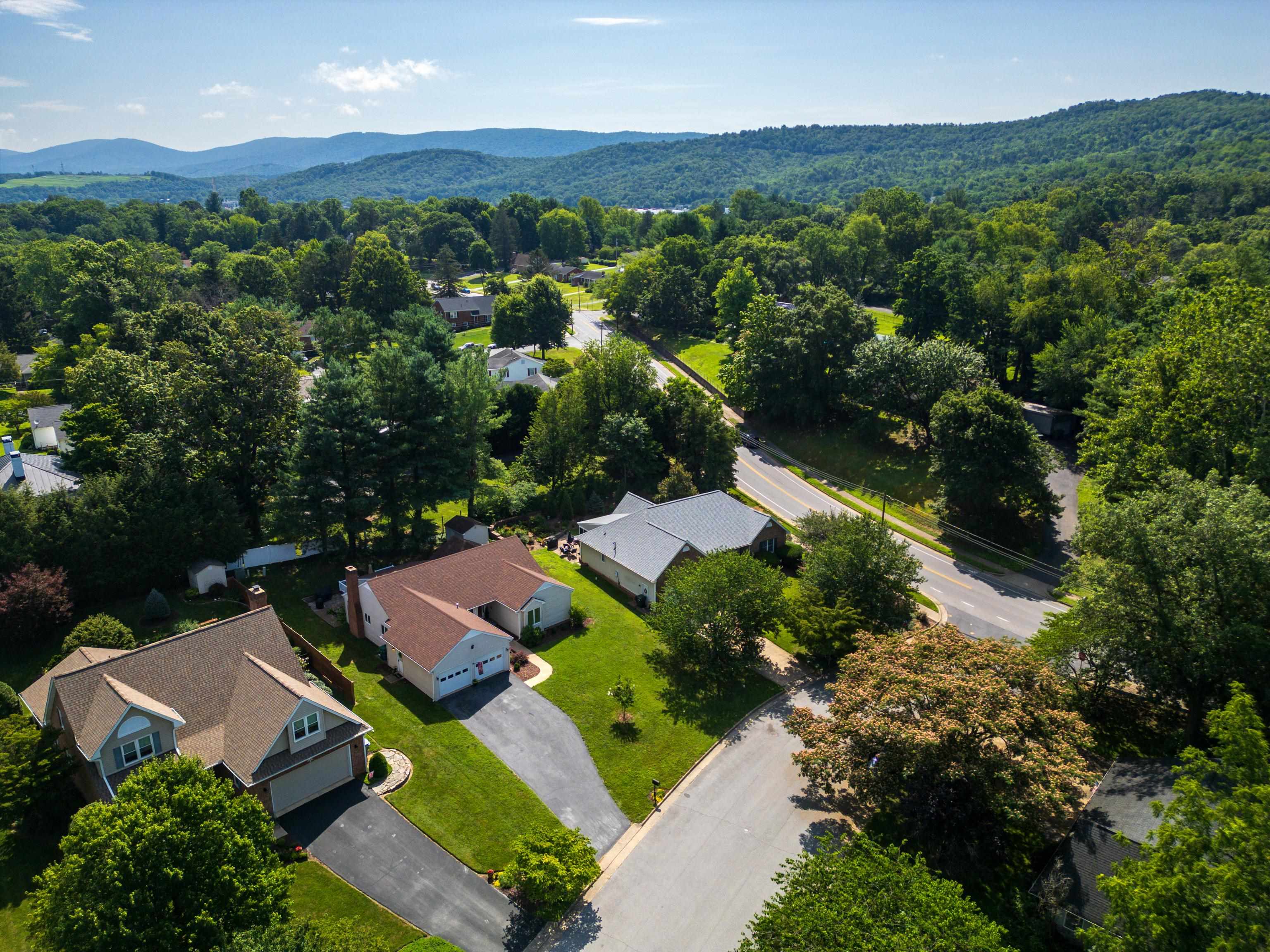 109 BROOK CT