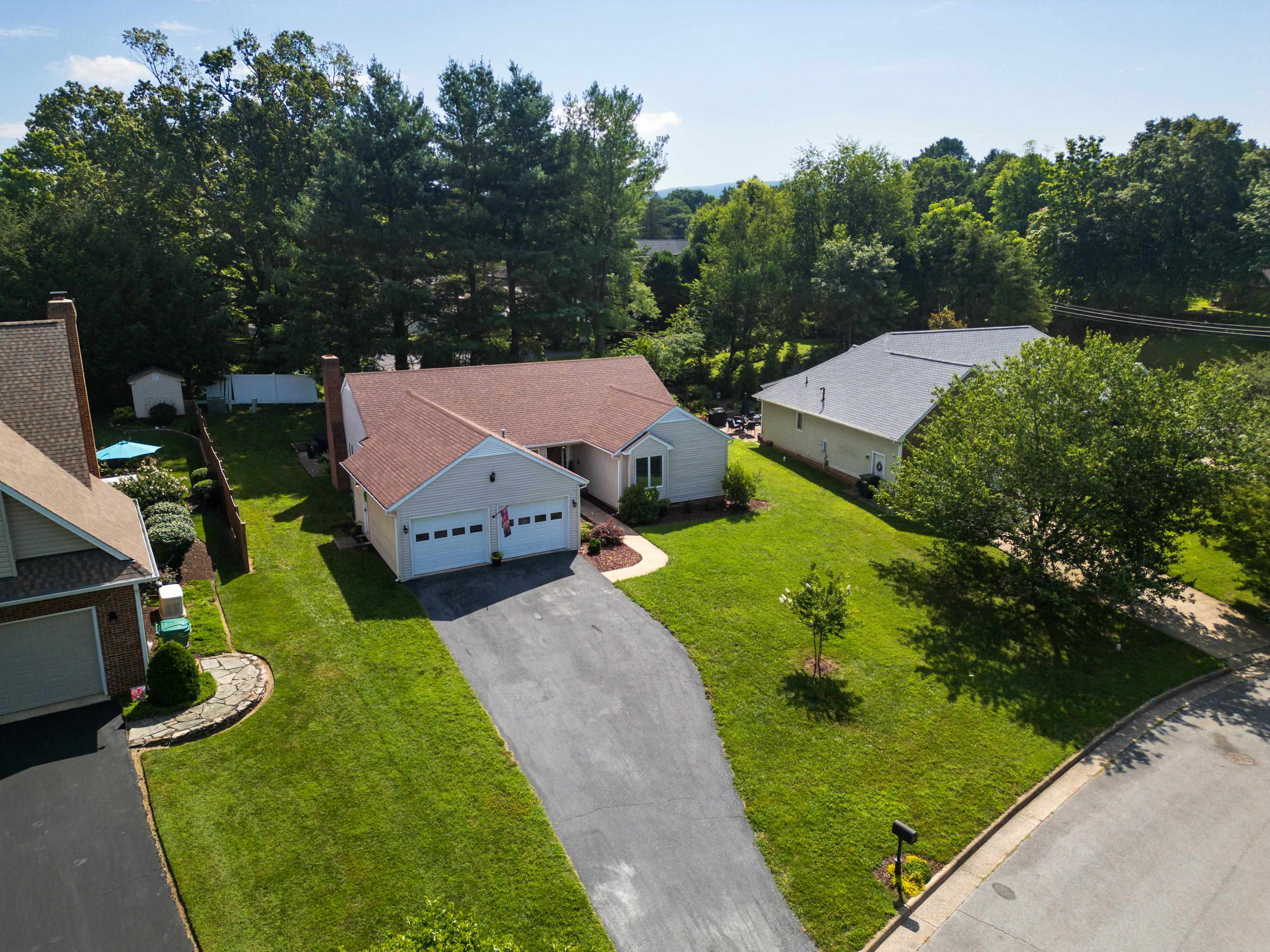 109 BROOK CT