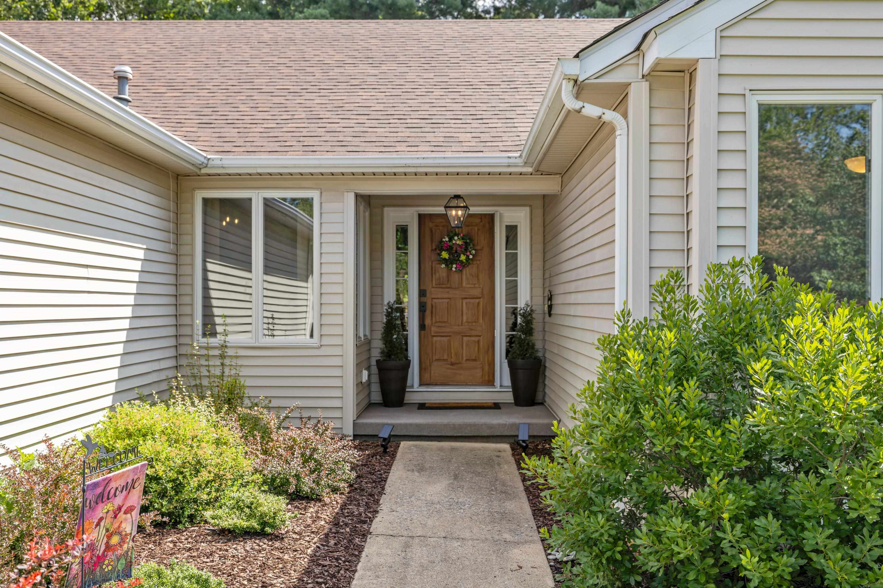 109 BROOK CT