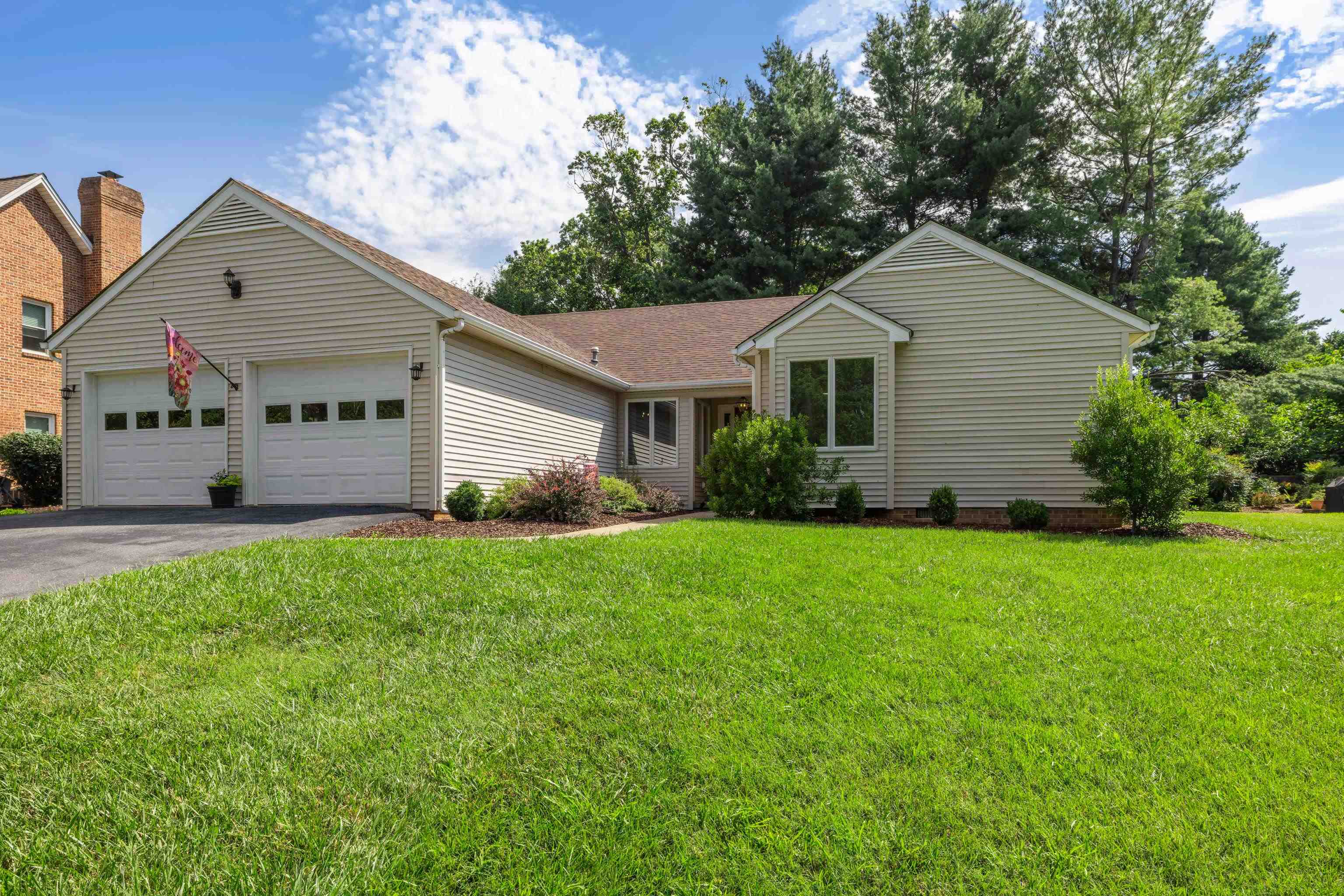 109 BROOK CT
