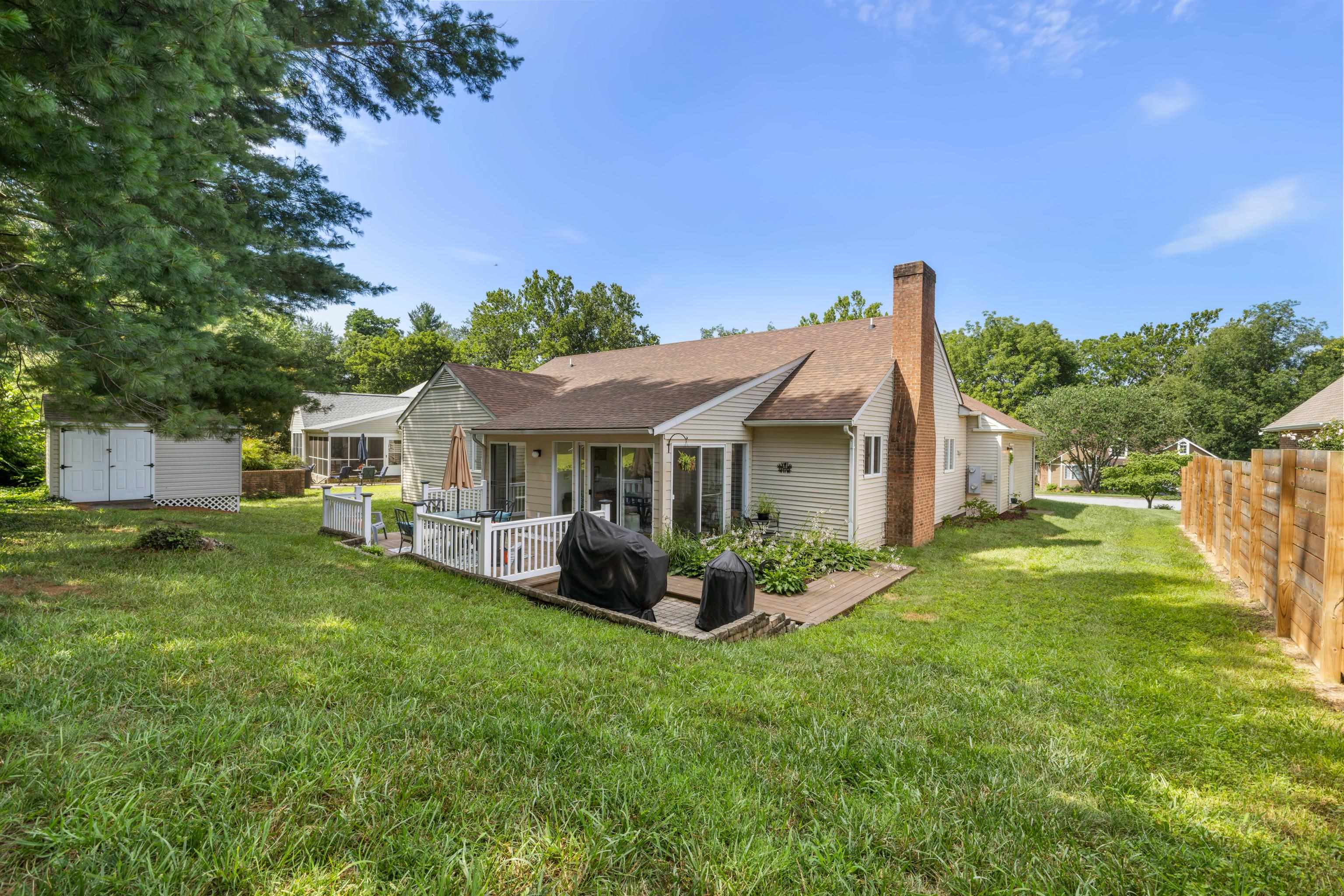 109 BROOK CT