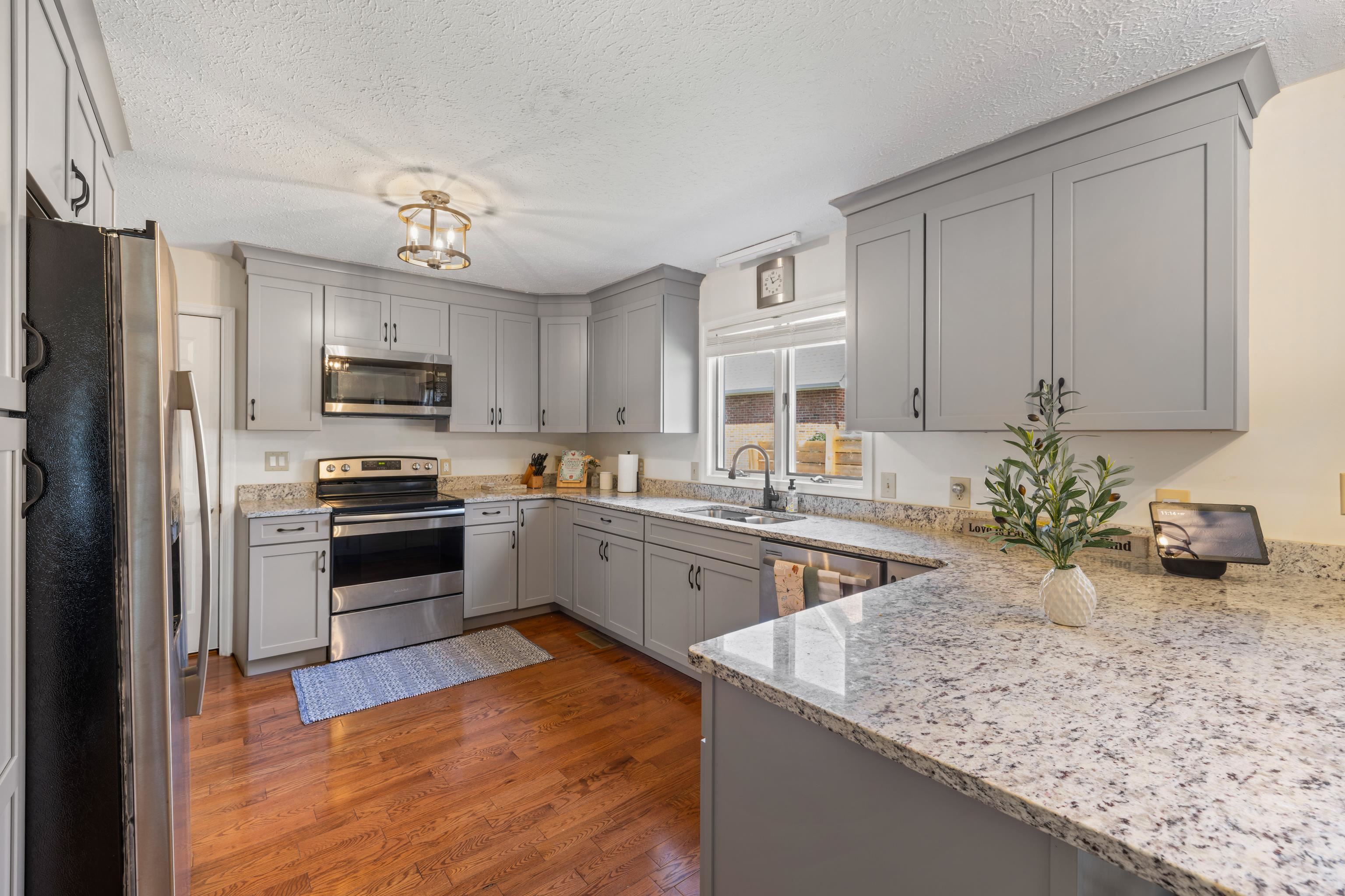 109 BROOK CT