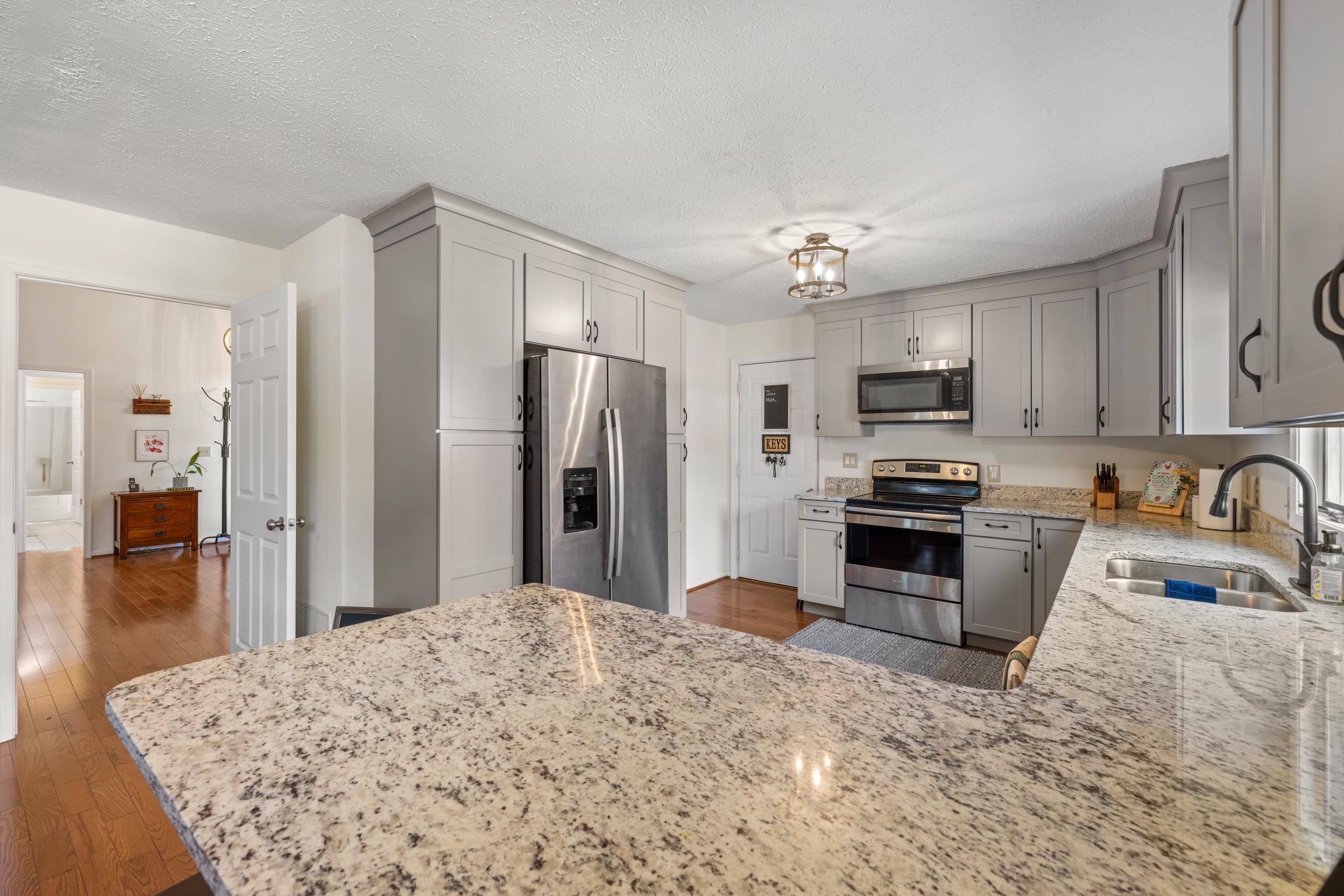 109 BROOK CT