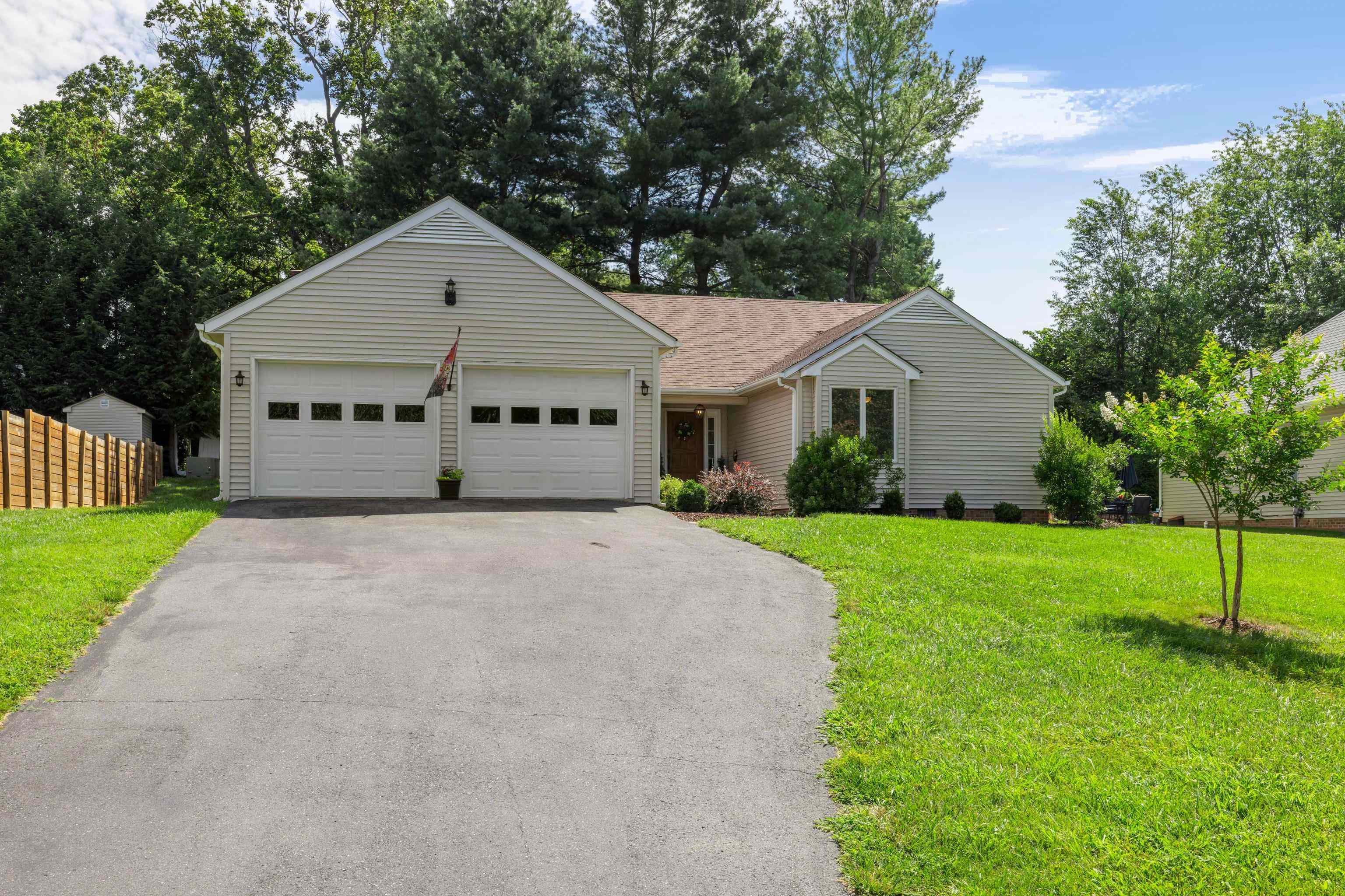 109 BROOK CT