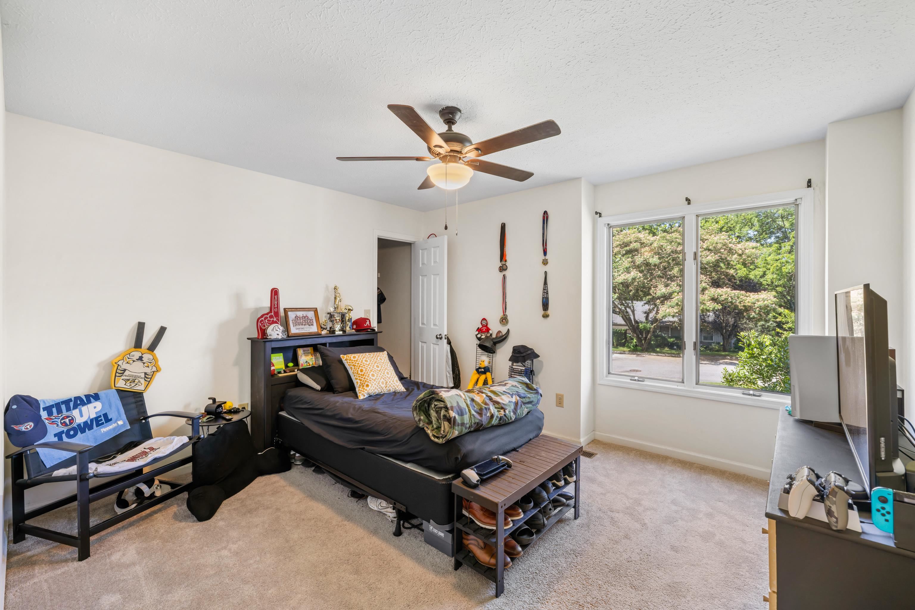 109 BROOK CT