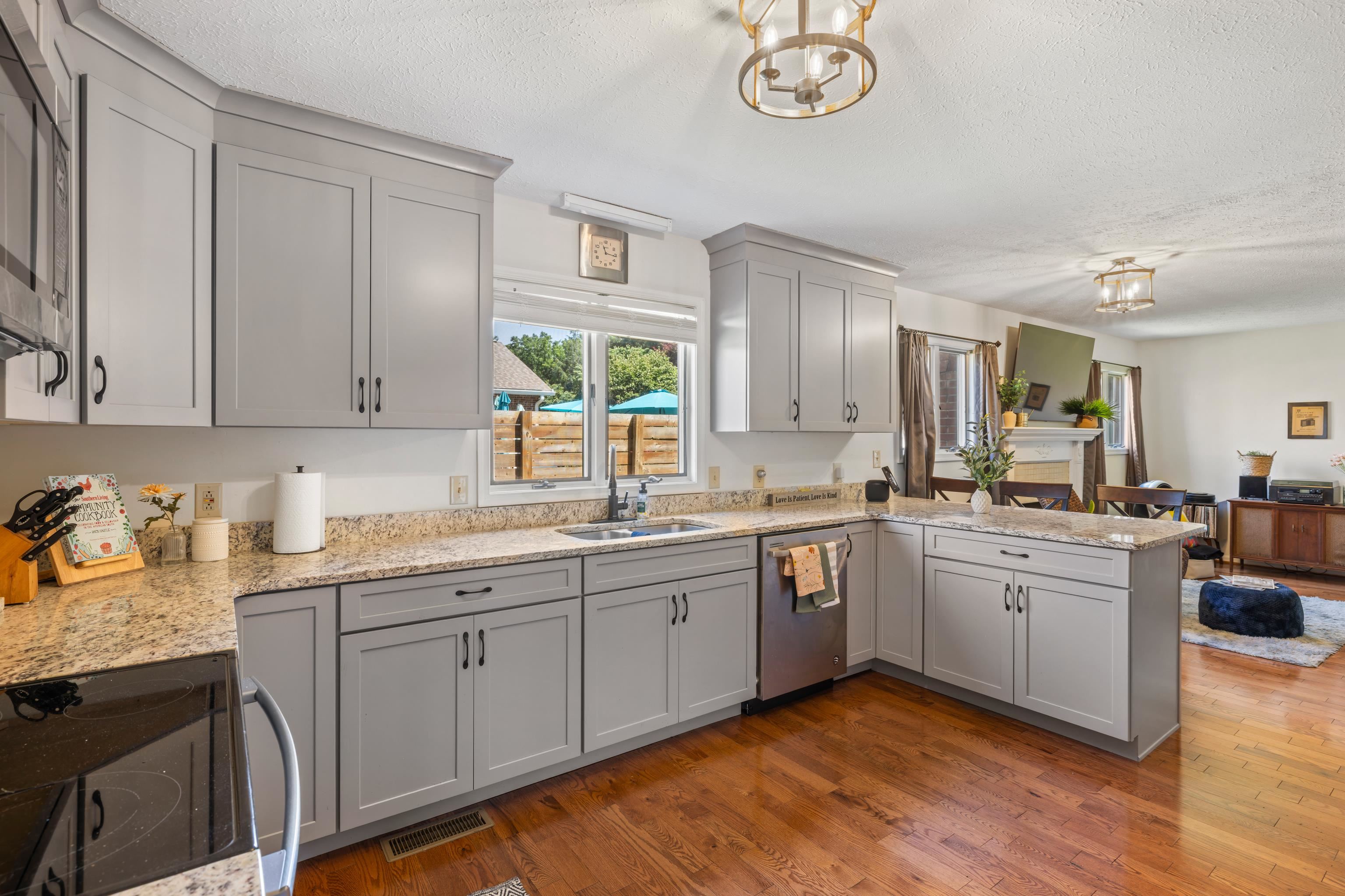 109 BROOK CT