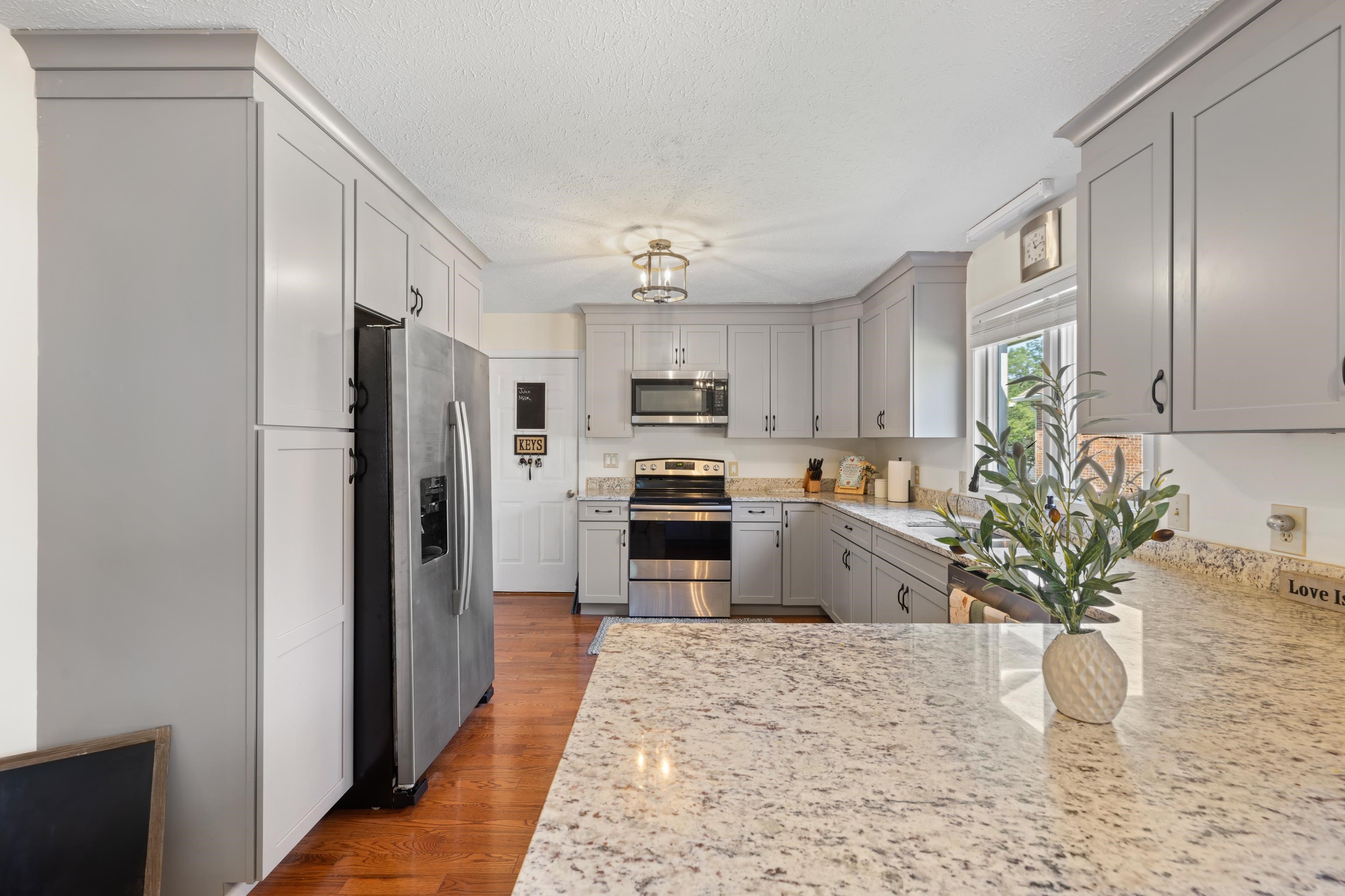 109 BROOK CT
