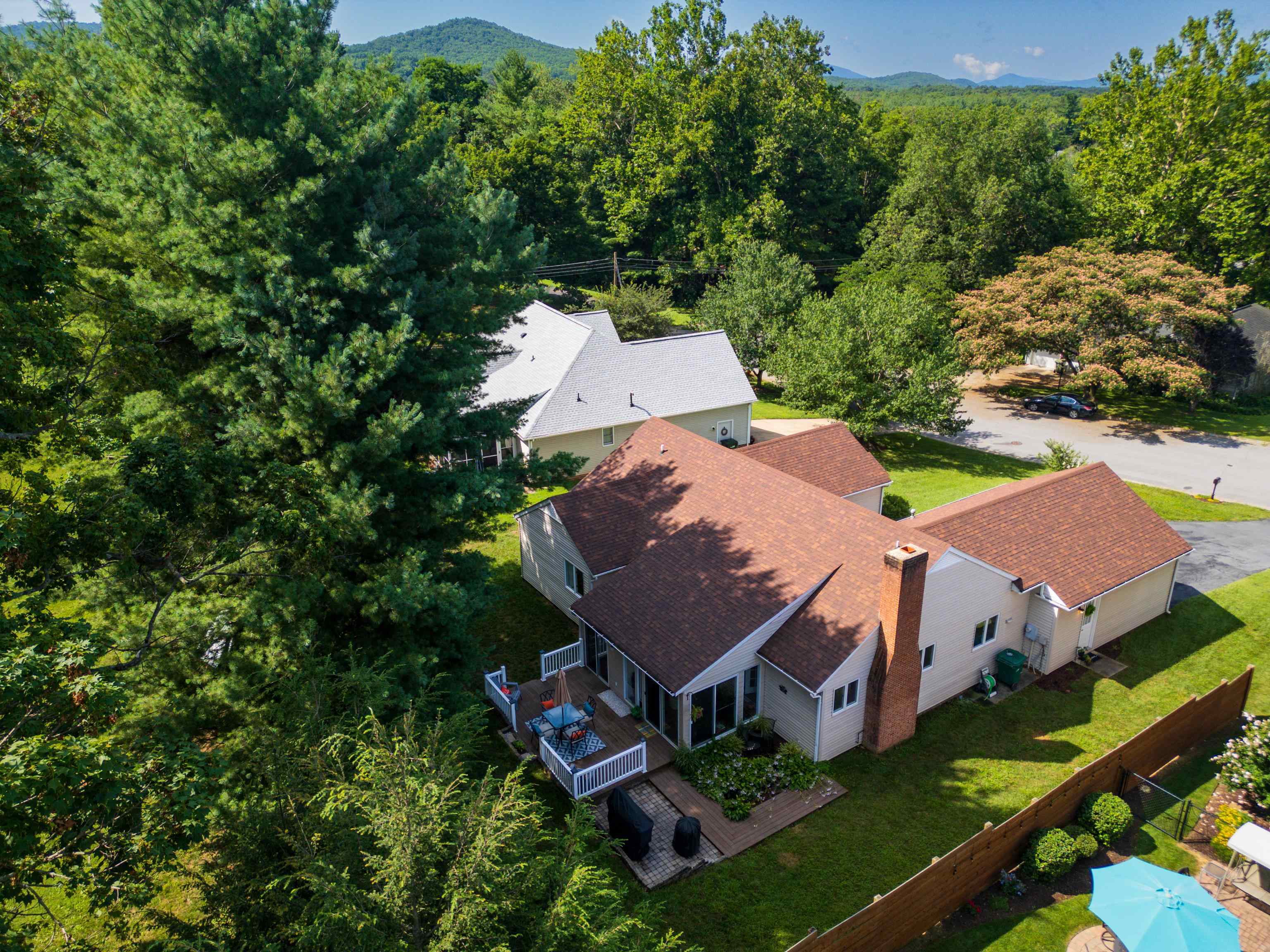 109 BROOK CT