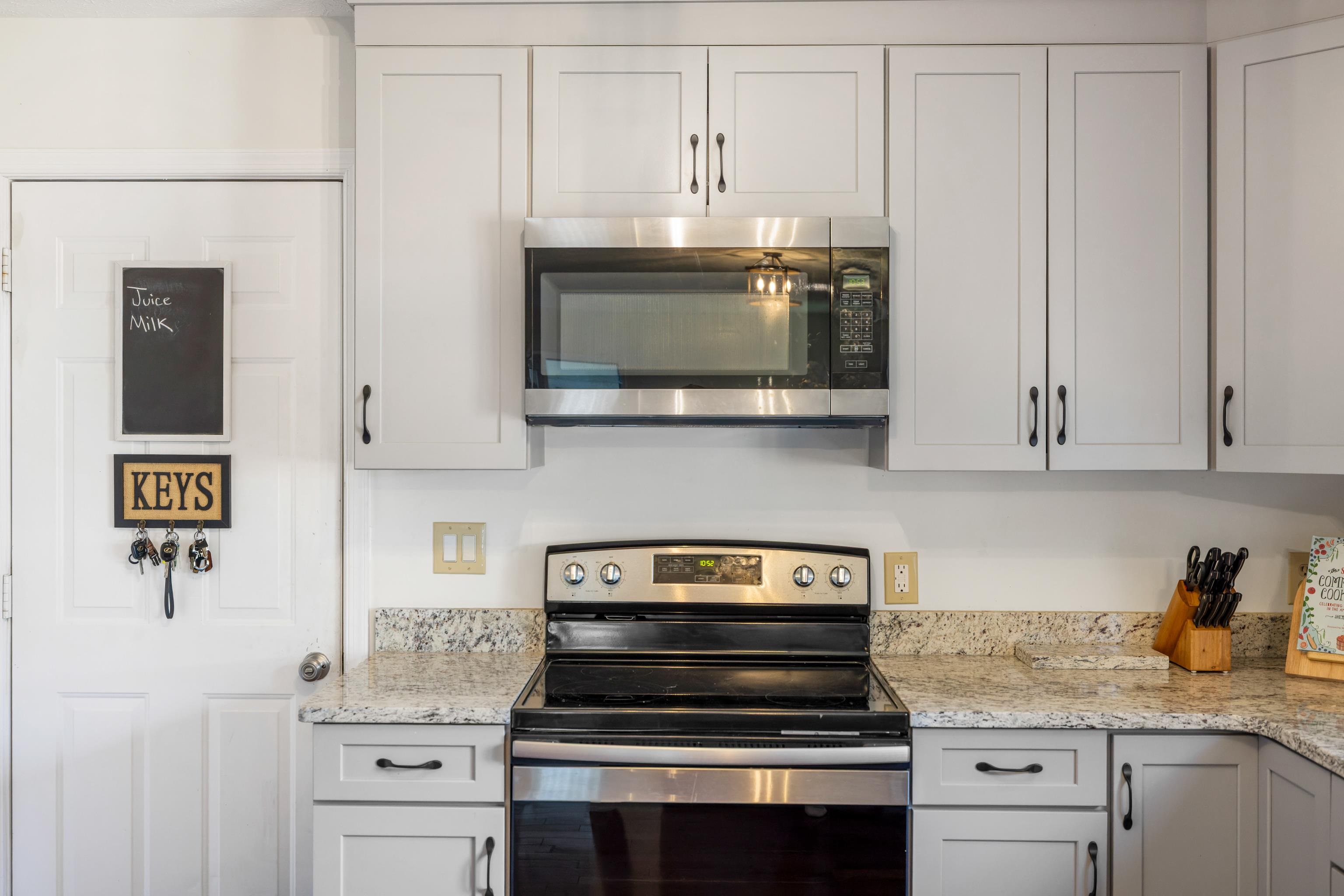 109 BROOK CT