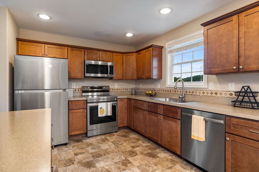 43 UPLAND CT