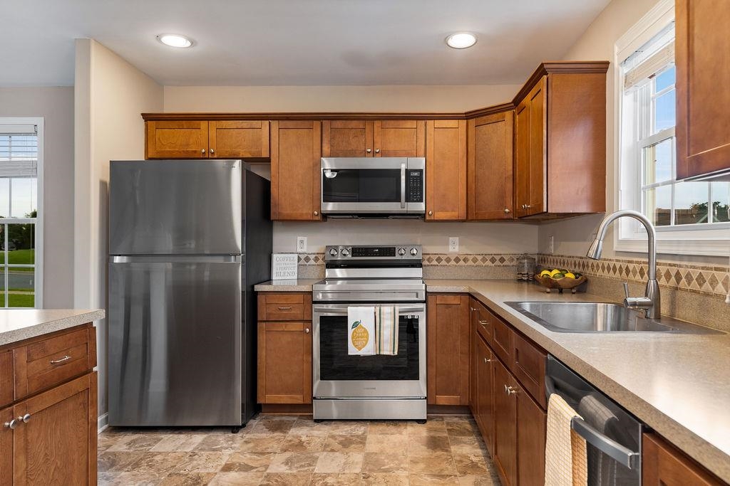 43 UPLAND CT