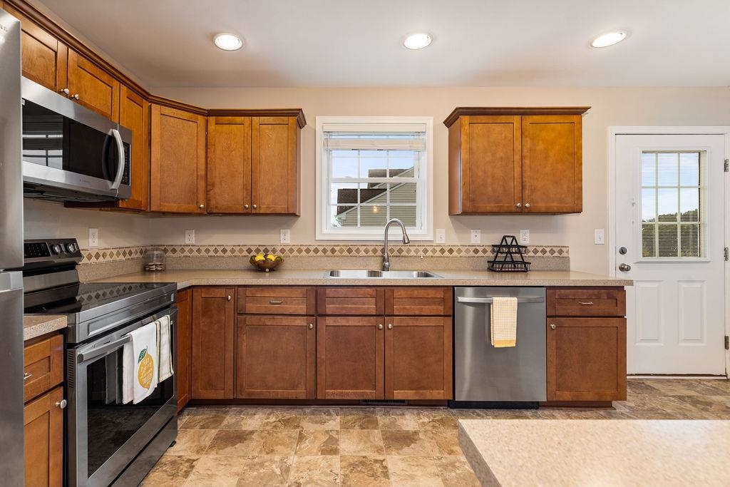 43 UPLAND CT