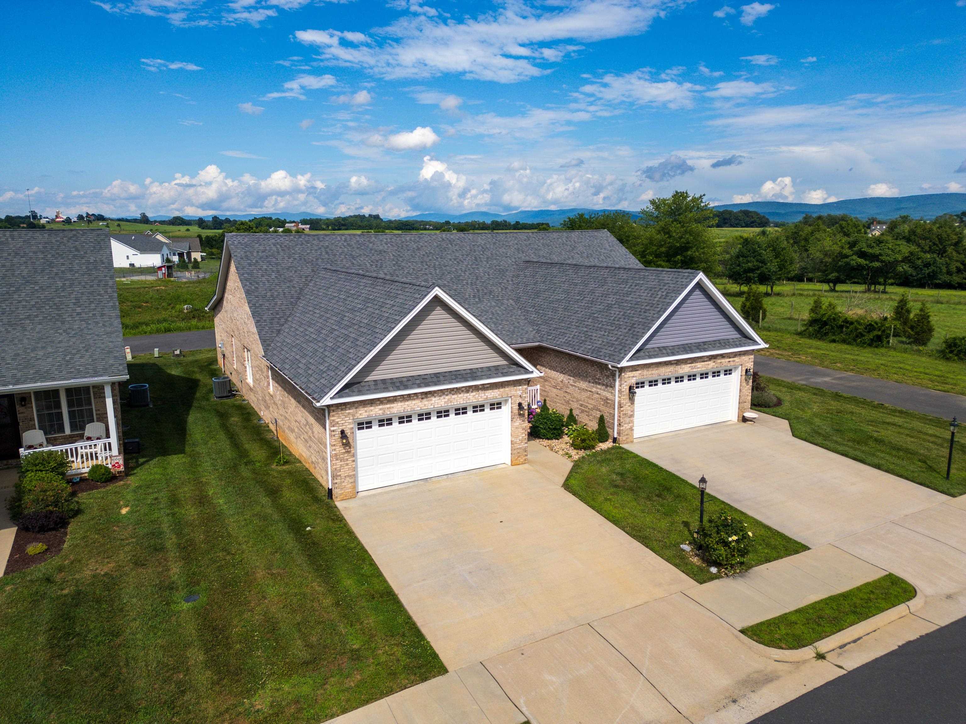 26 PEBBLE CT