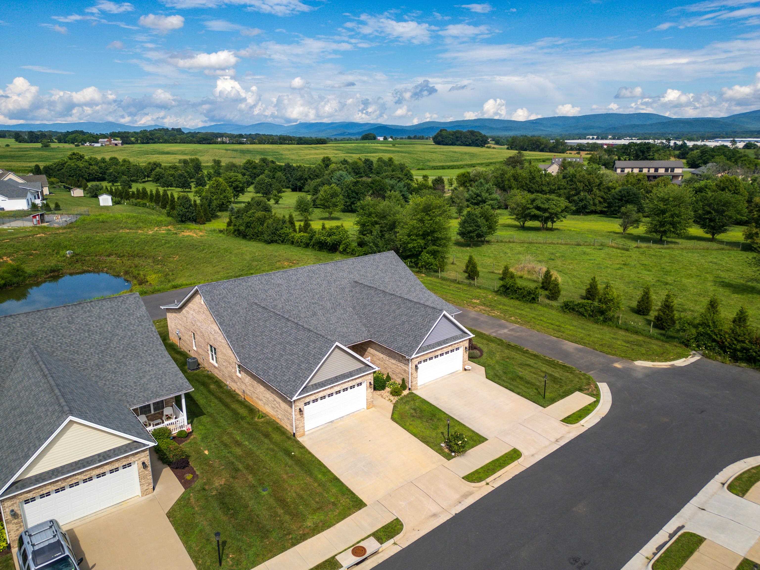 26 PEBBLE CT