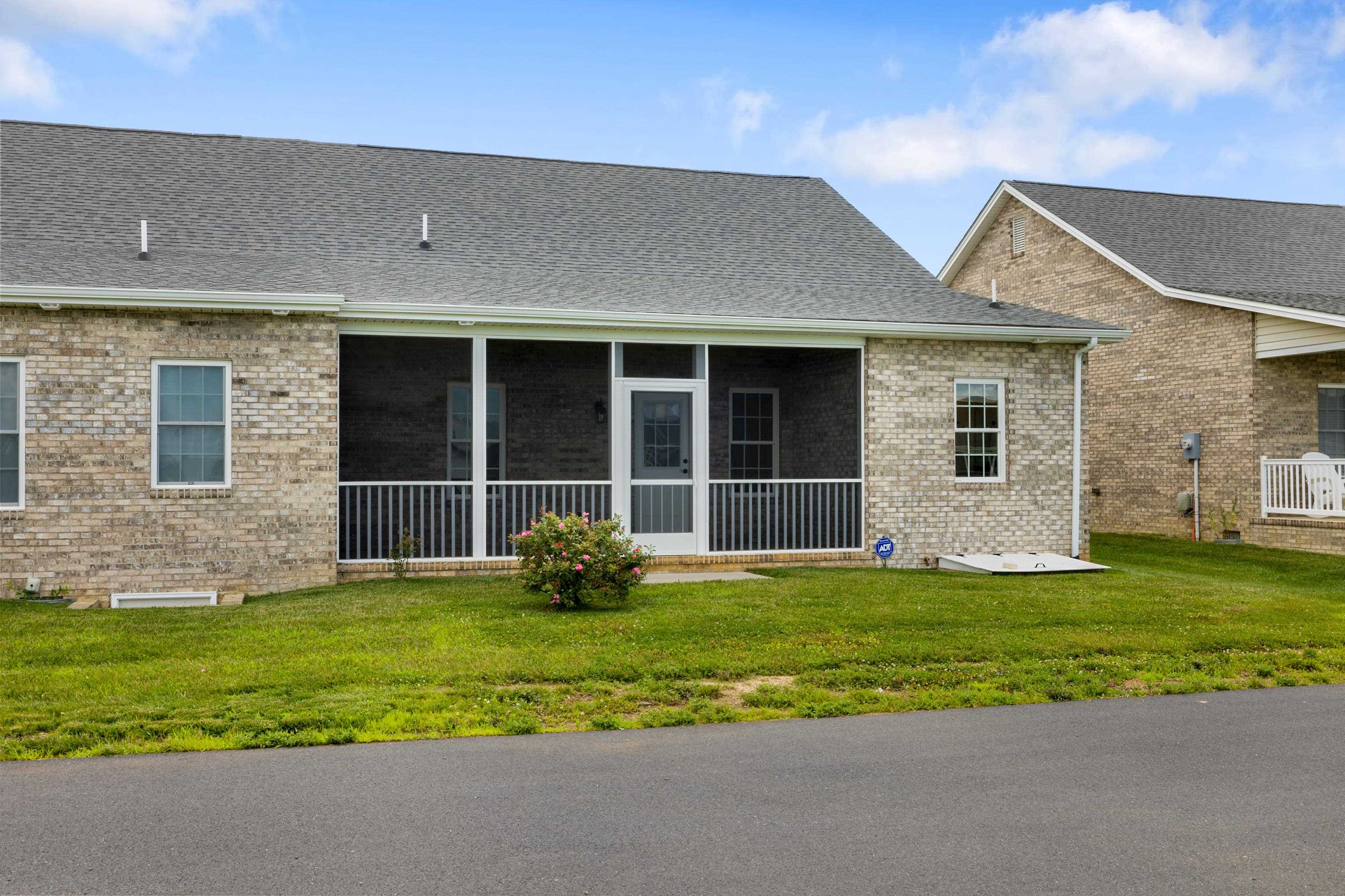 26 PEBBLE CT