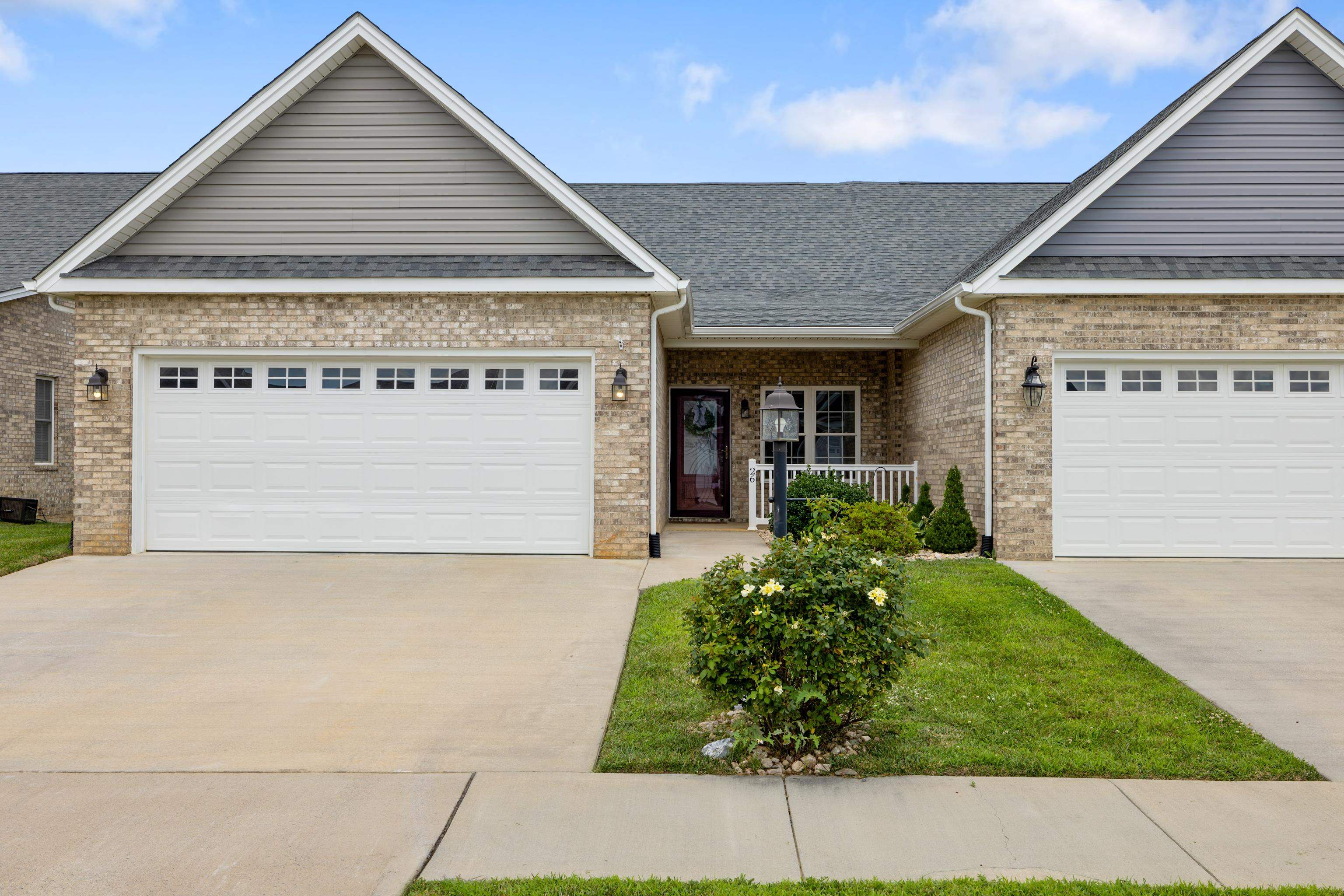 26 PEBBLE CT