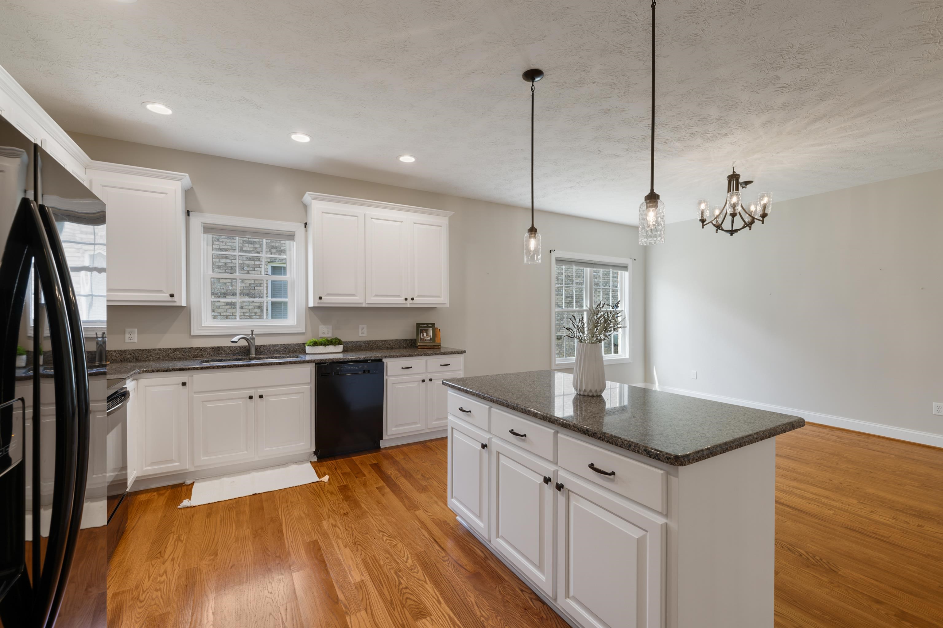 26 PEBBLE CT
