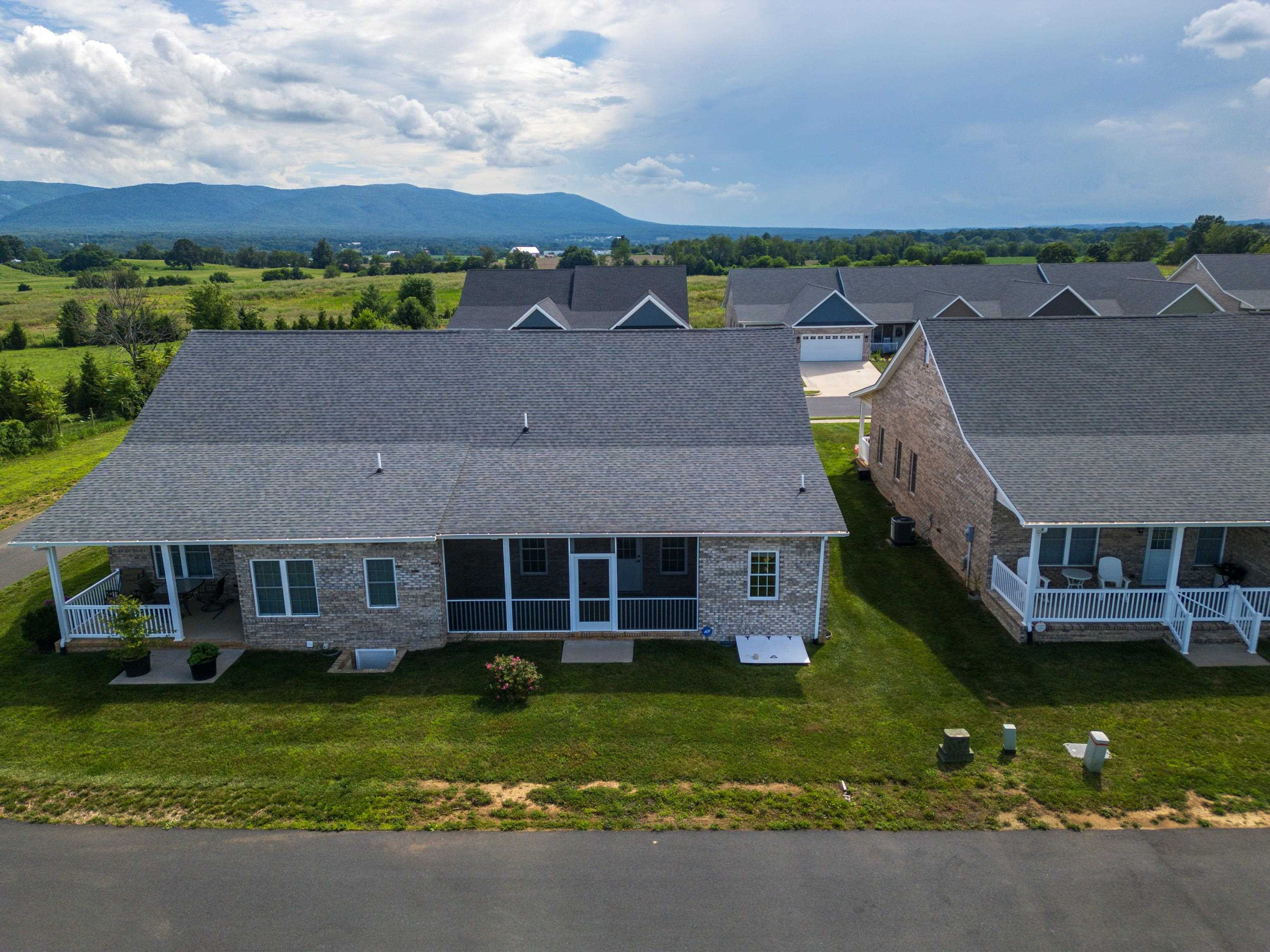 26 PEBBLE CT