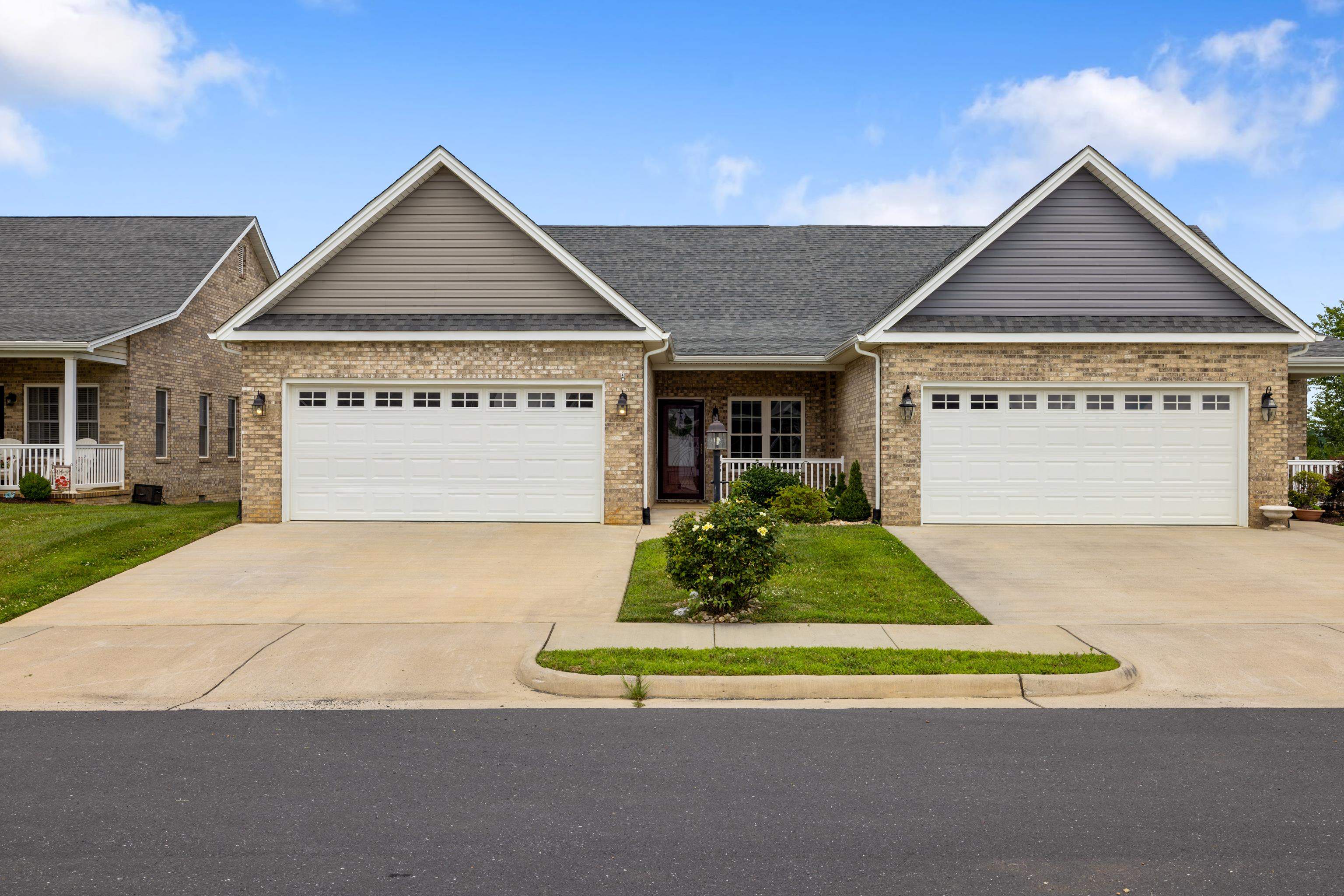 26 PEBBLE CT