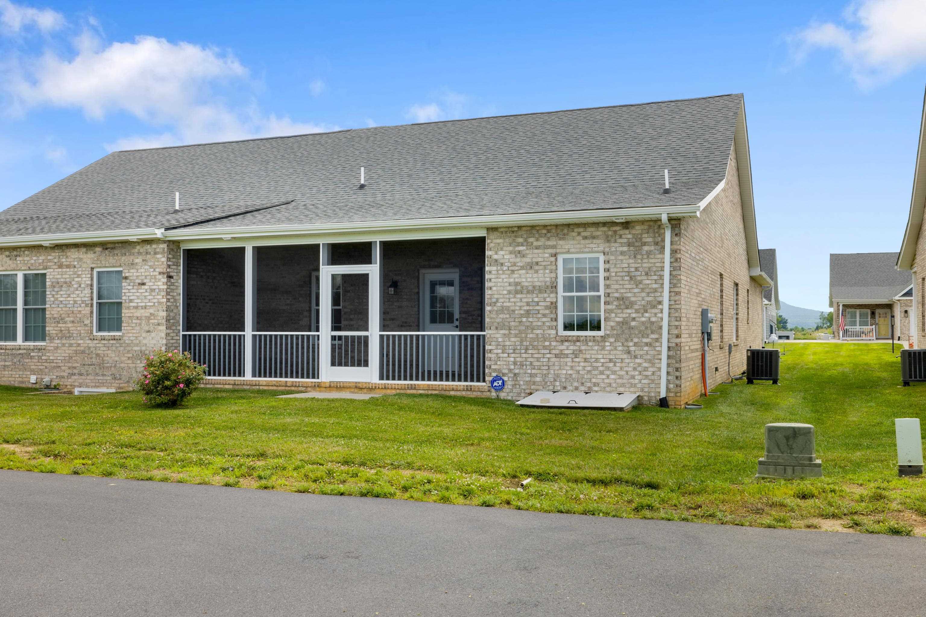 26 PEBBLE CT