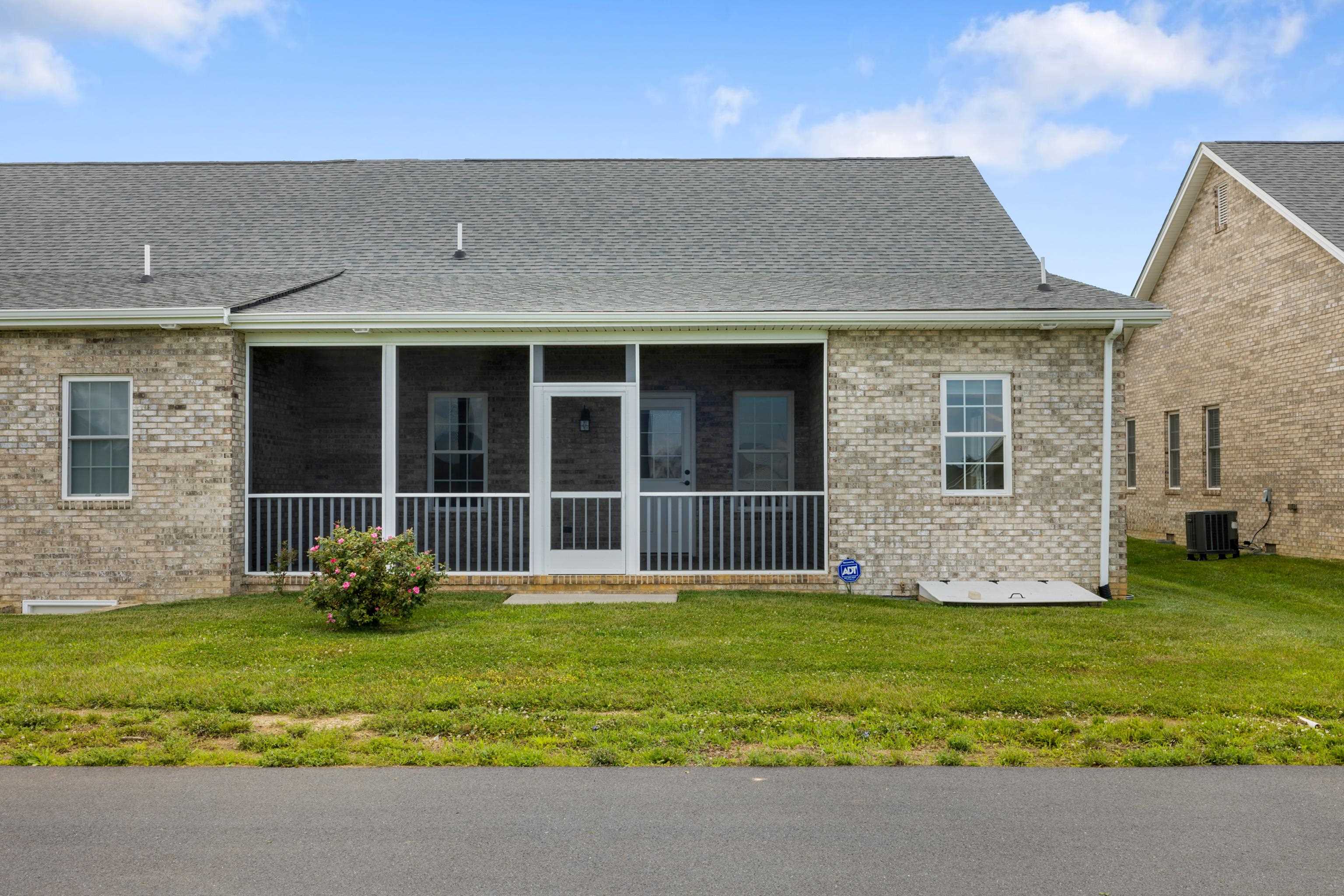26 PEBBLE CT