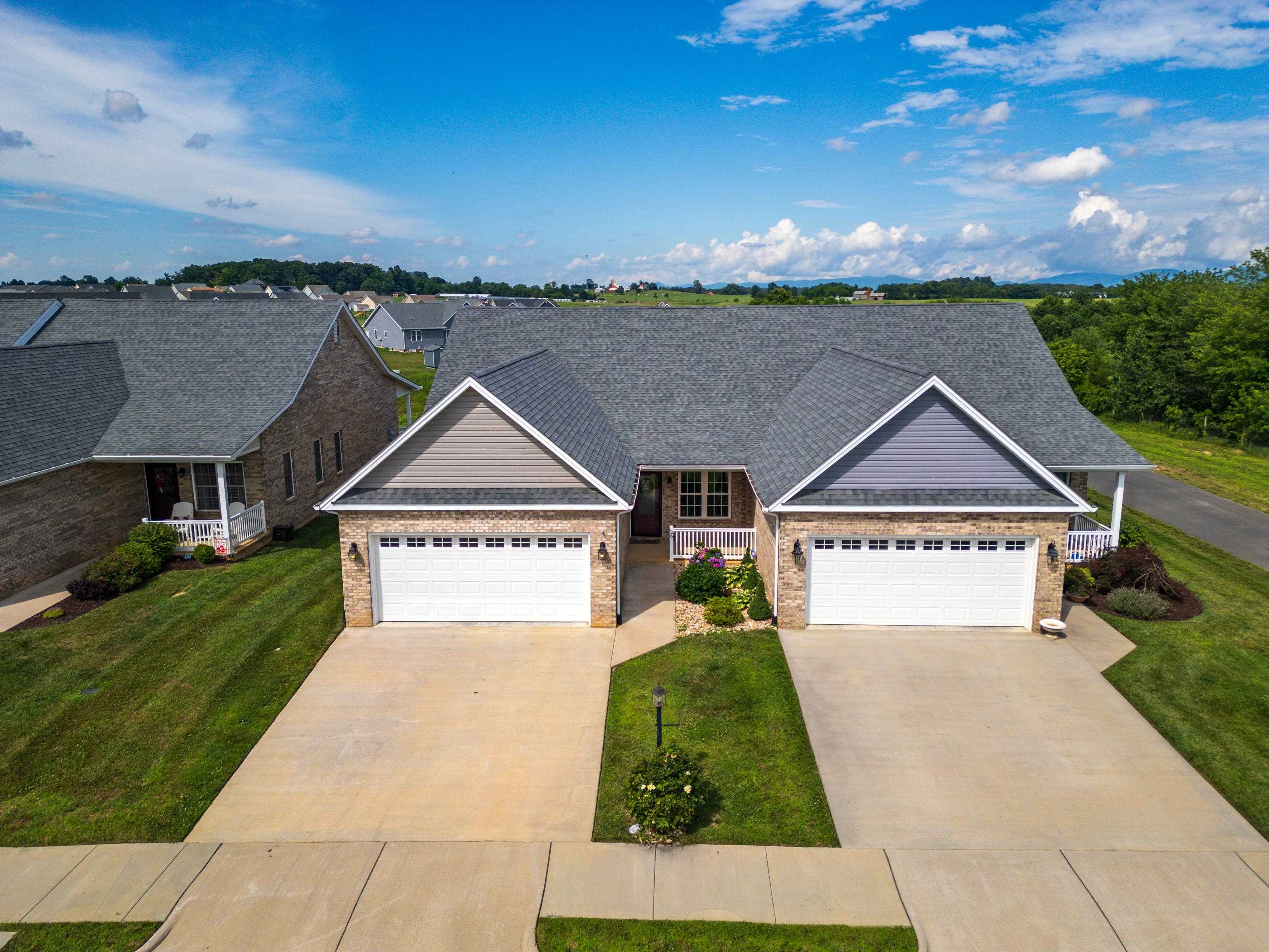 26 PEBBLE CT