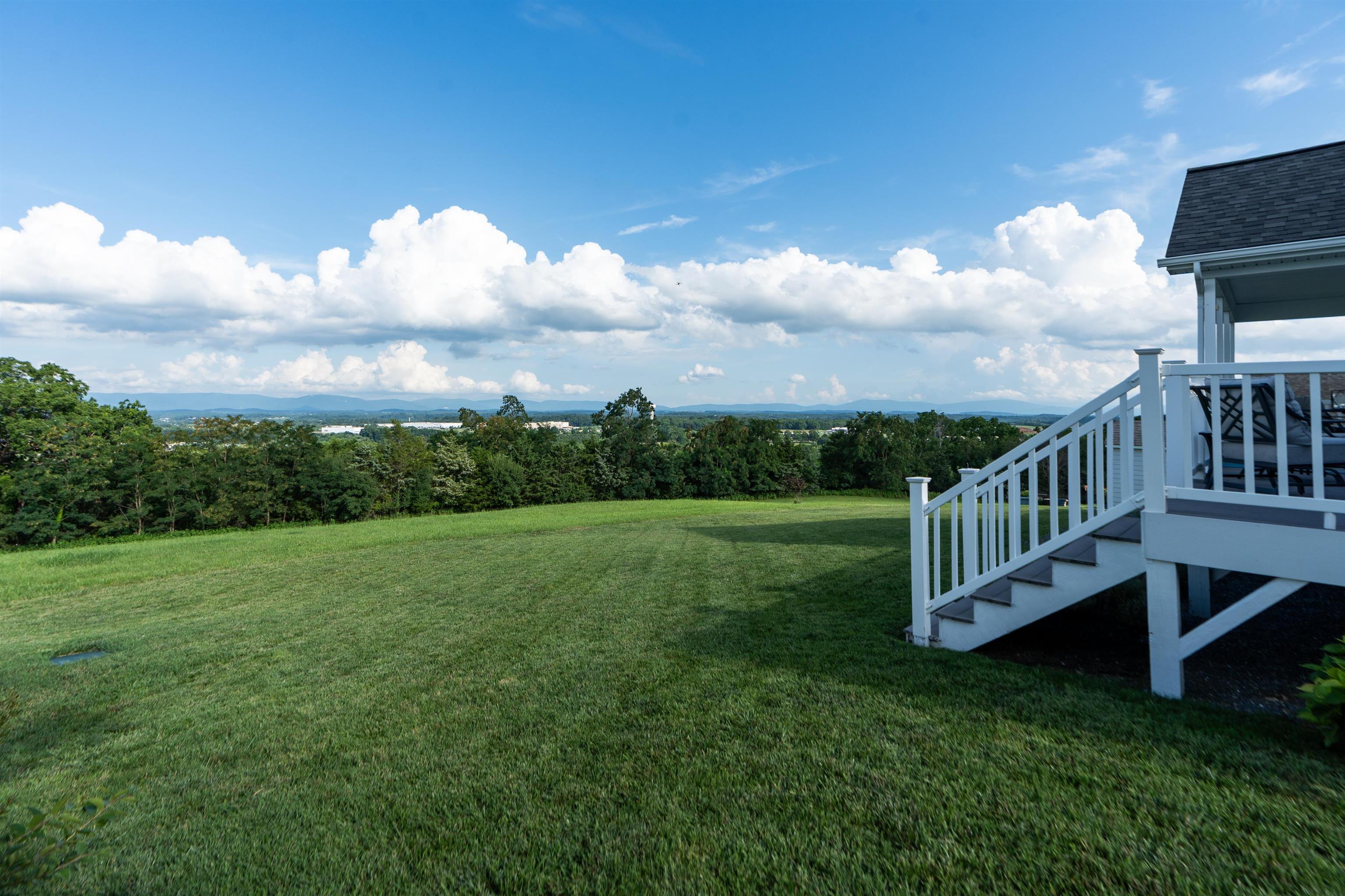 203 STONEWALL JACKSON BLVD