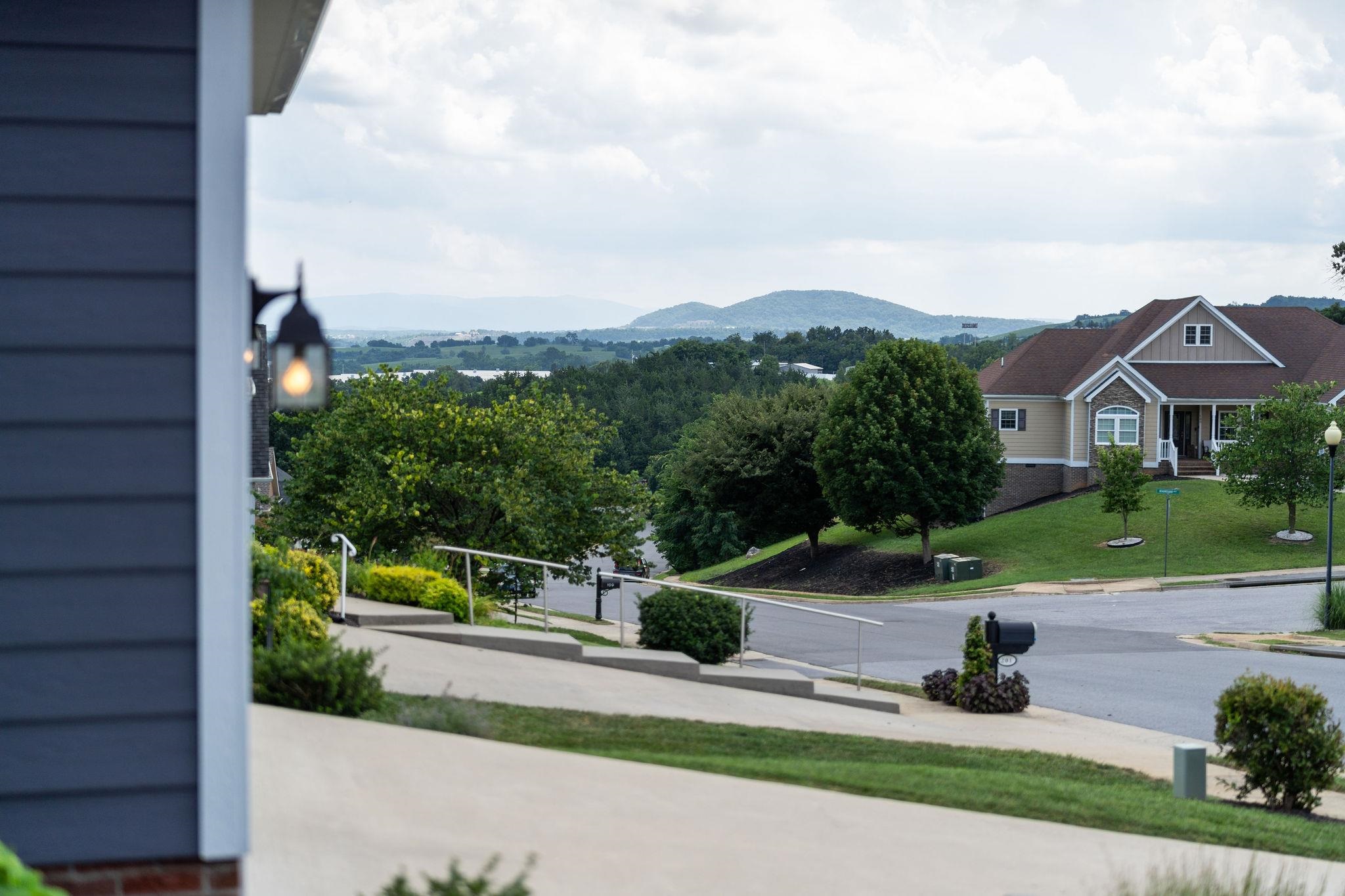 203 STONEWALL JACKSON BLVD