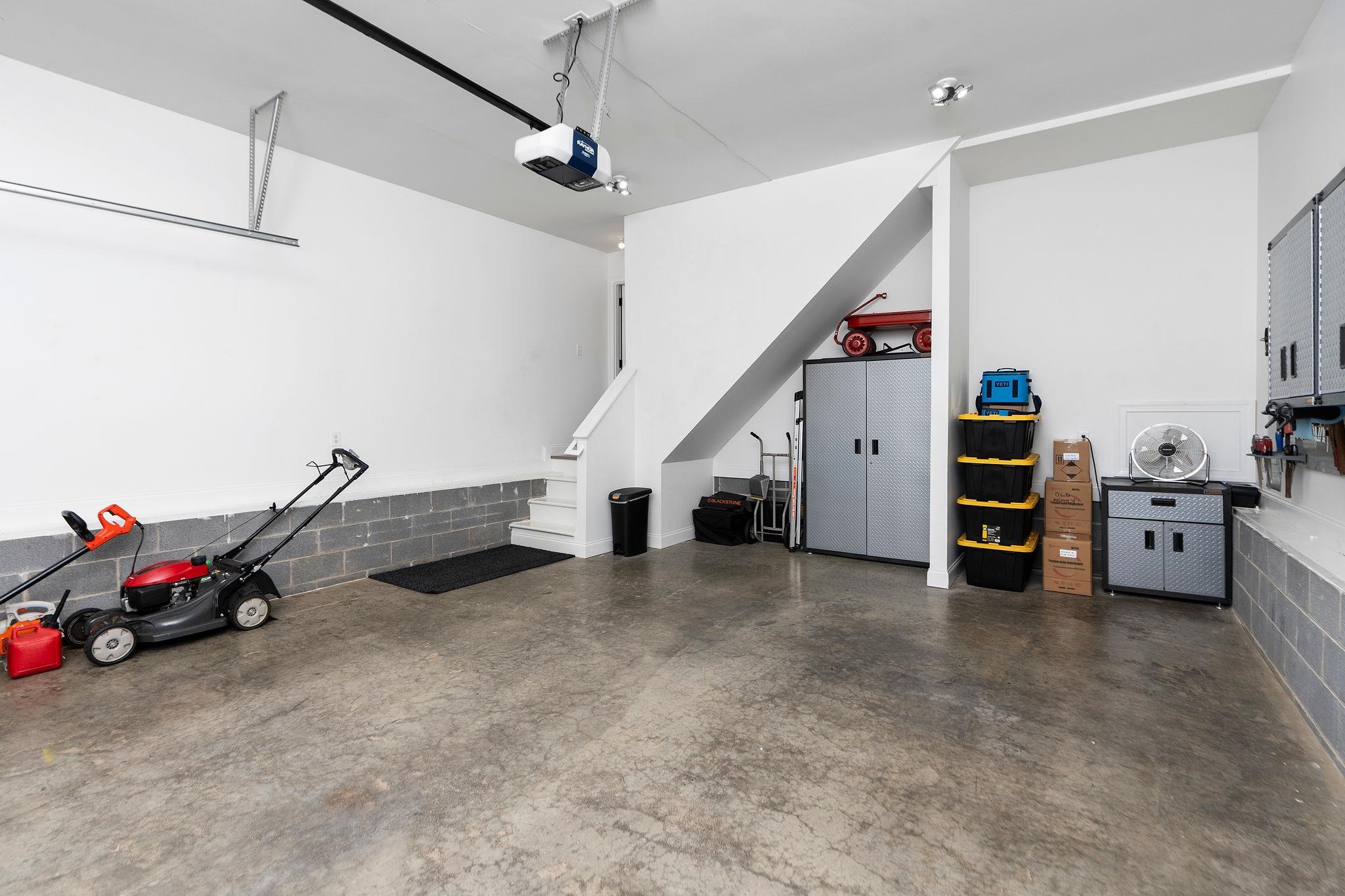 203 STONEWALL JACKSON BLVD