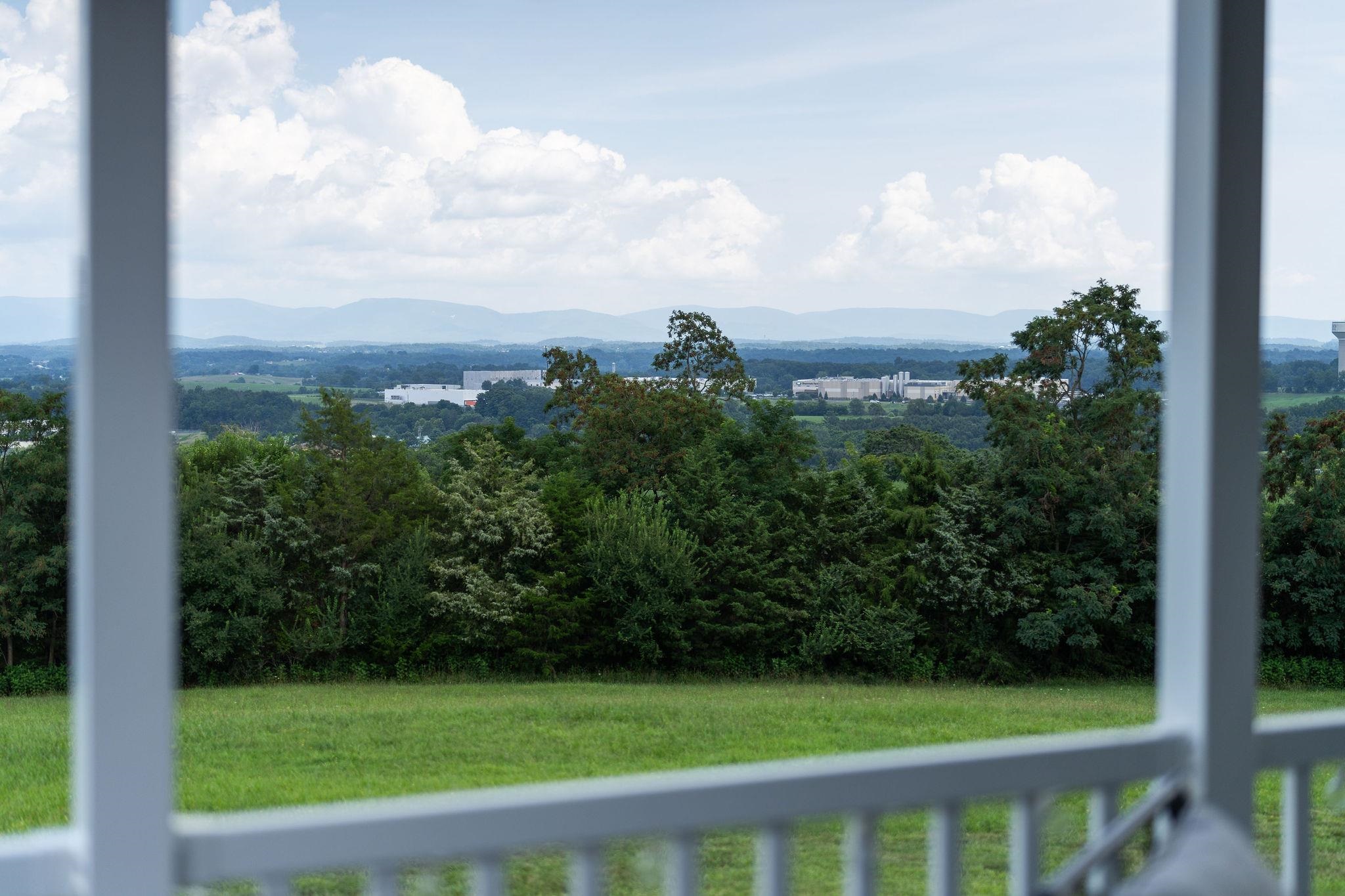 203 STONEWALL JACKSON BLVD