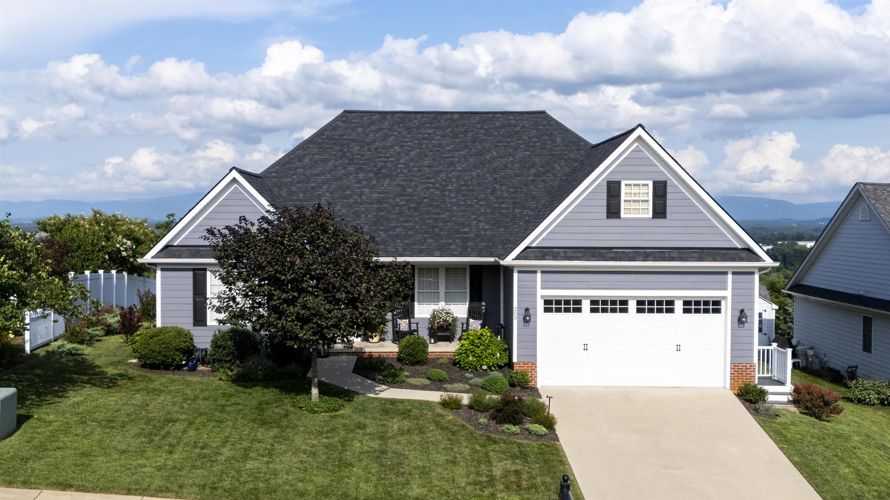 203 STONEWALL JACKSON BLVD