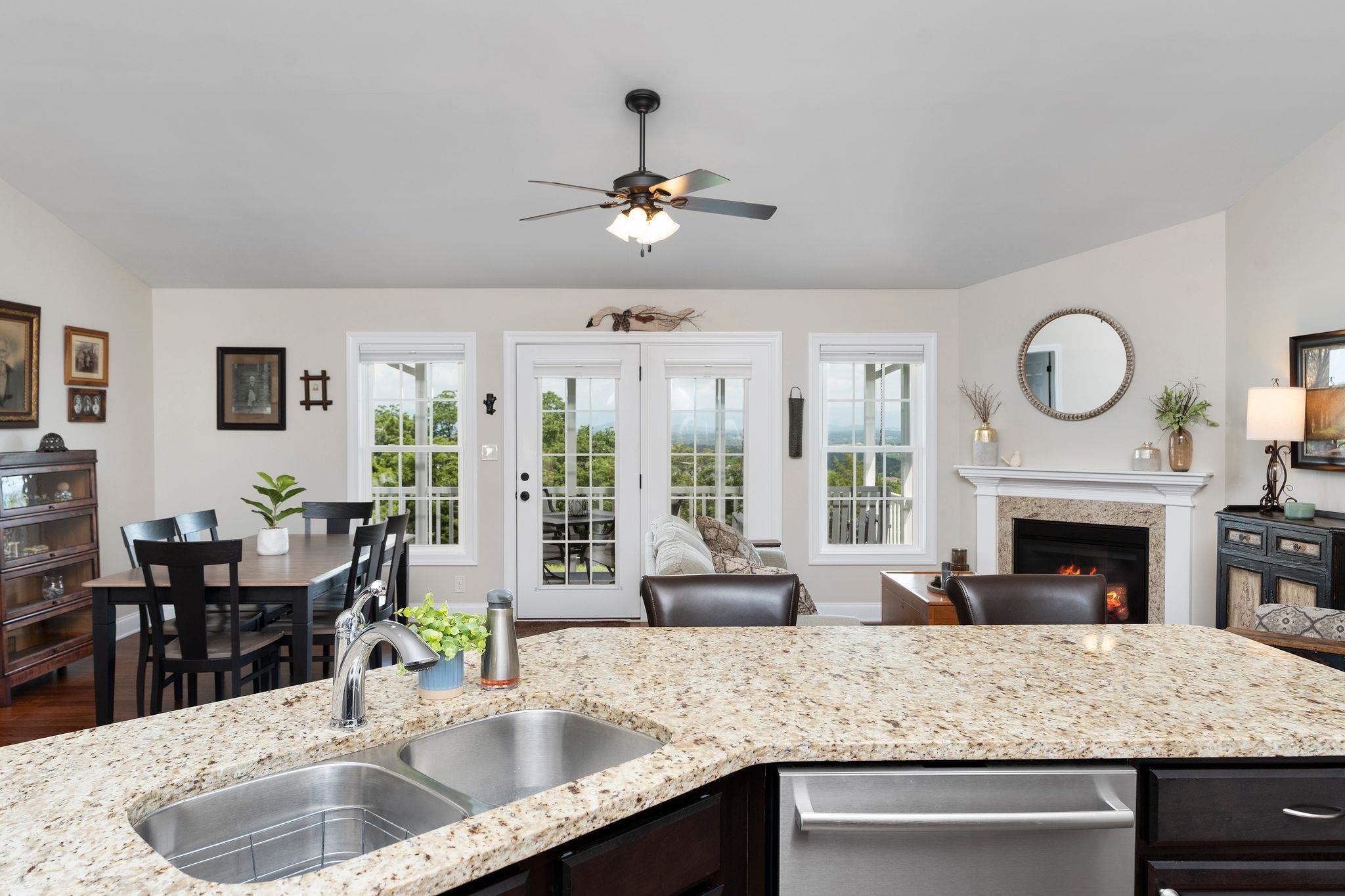 203 STONEWALL JACKSON BLVD