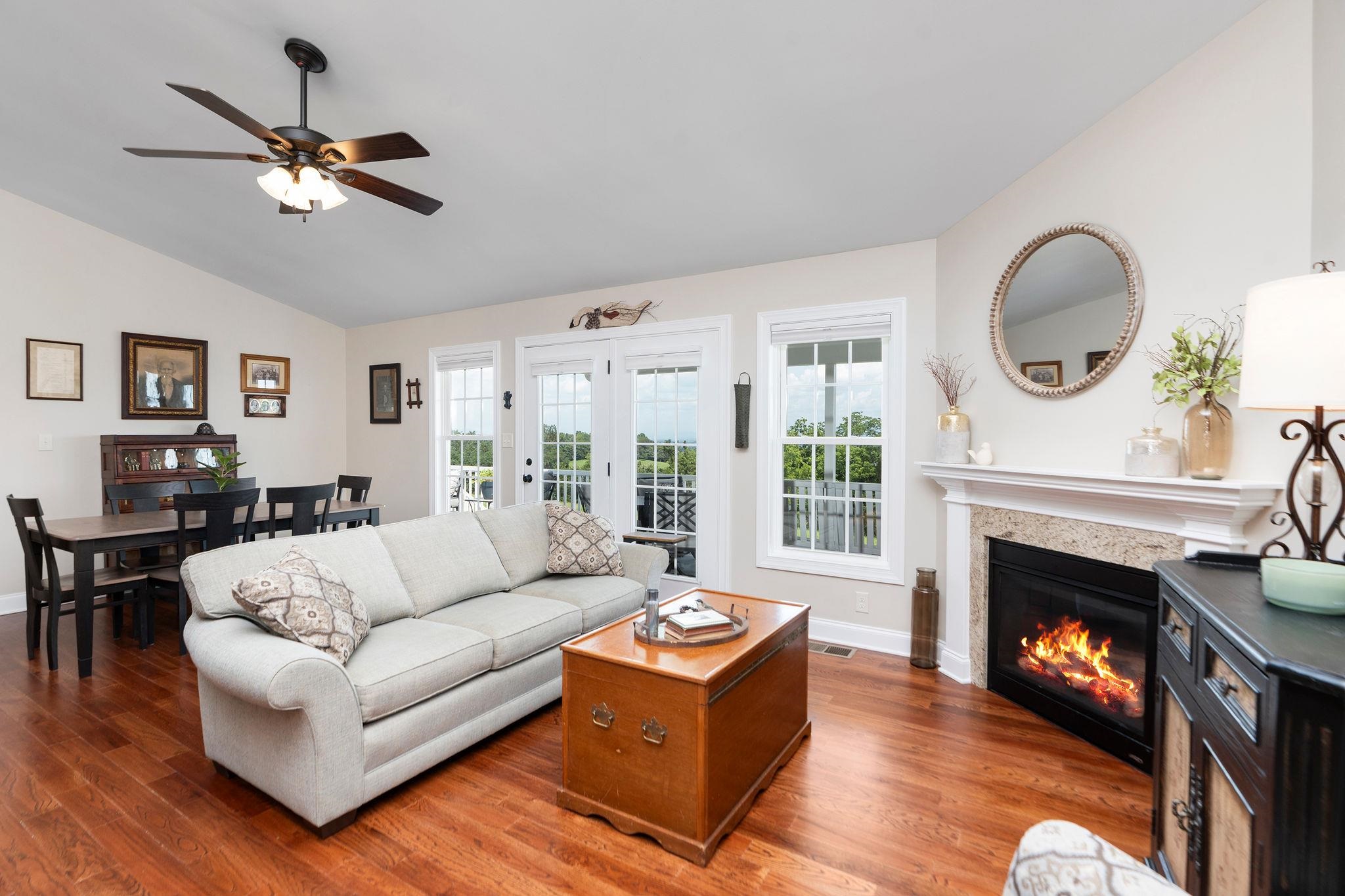 203 STONEWALL JACKSON BLVD