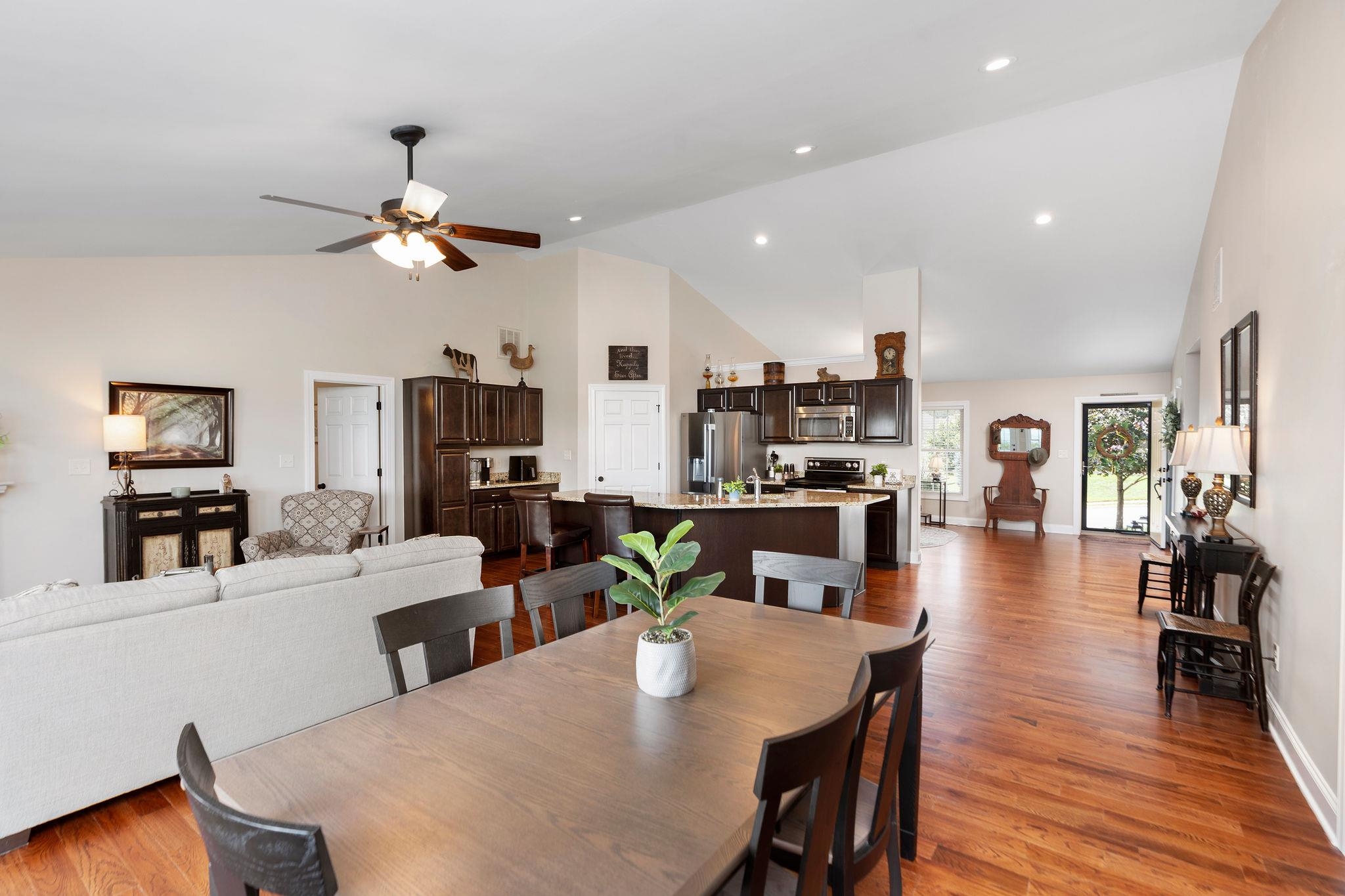 203 STONEWALL JACKSON BLVD