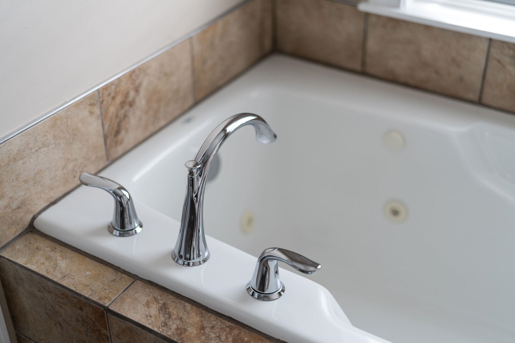 203 STONEWALL JACKSON BLVD