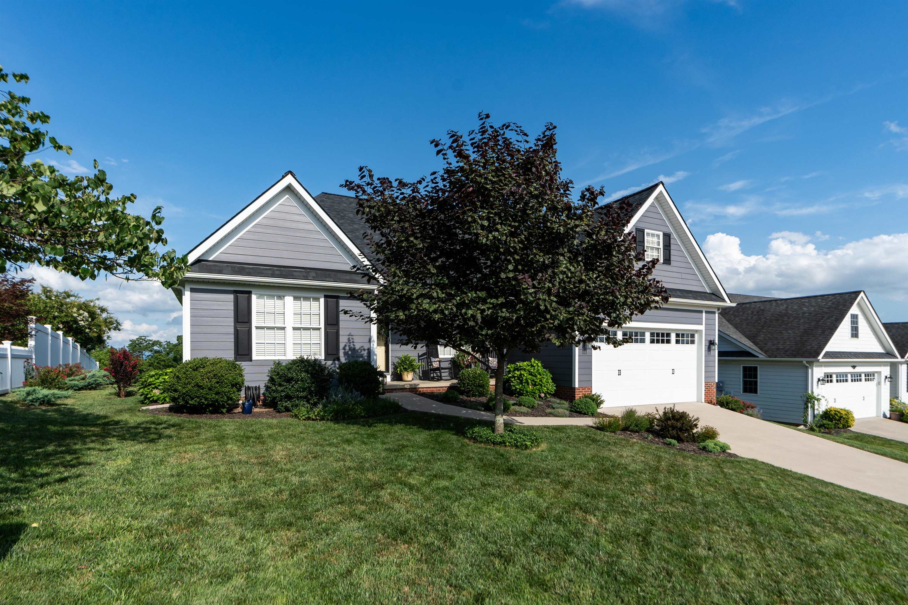 203 STONEWALL JACKSON BLVD